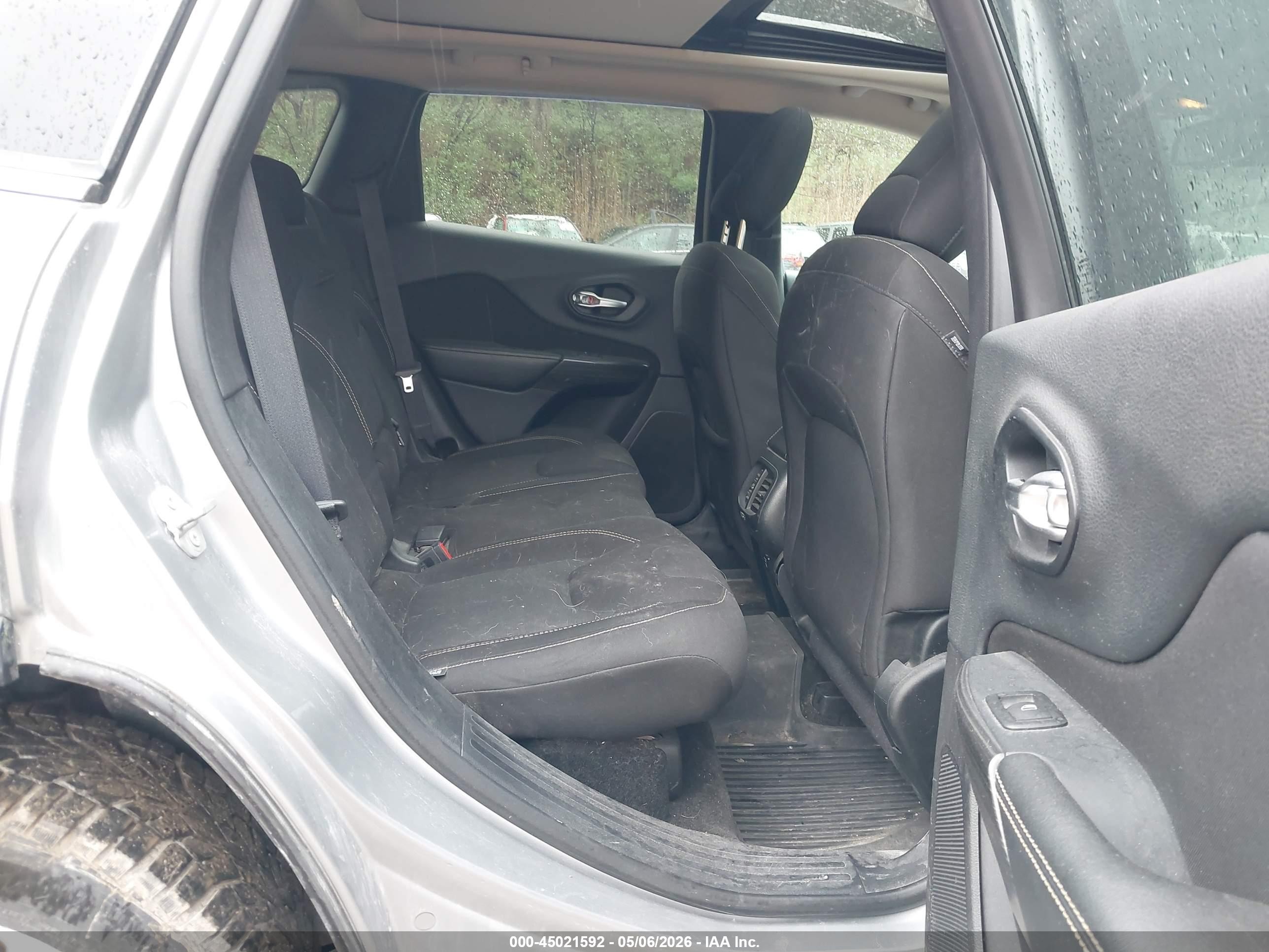 2015 Jeep Cherokee Latitude Gray vin: 1C4PJMCS7FW793108