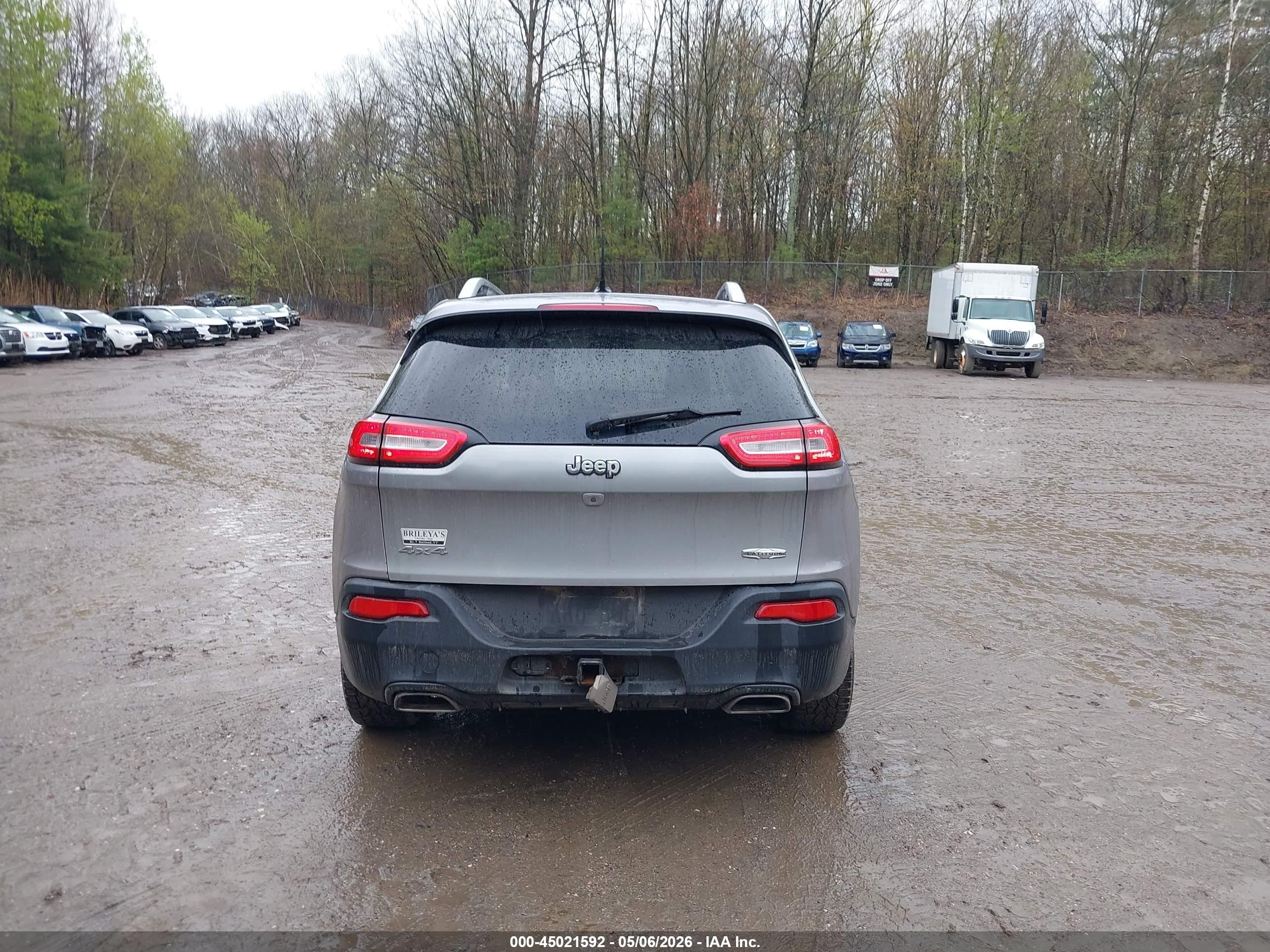 2015 Jeep Cherokee Latitude Gray vin: 1C4PJMCS7FW793108