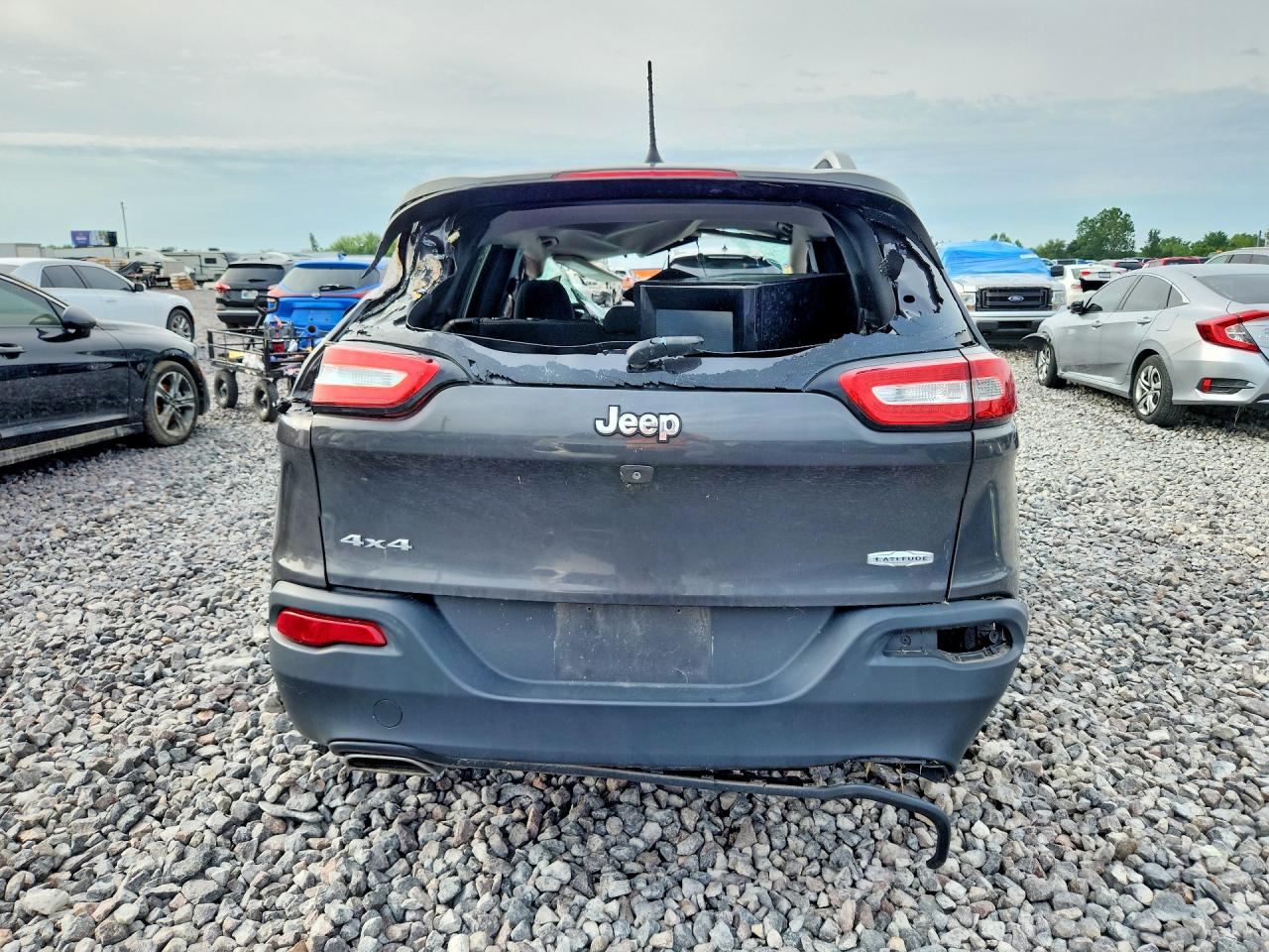 2016 Jeep Cherokee Latitude Gray vin: 1C4PJMCS7GW102760