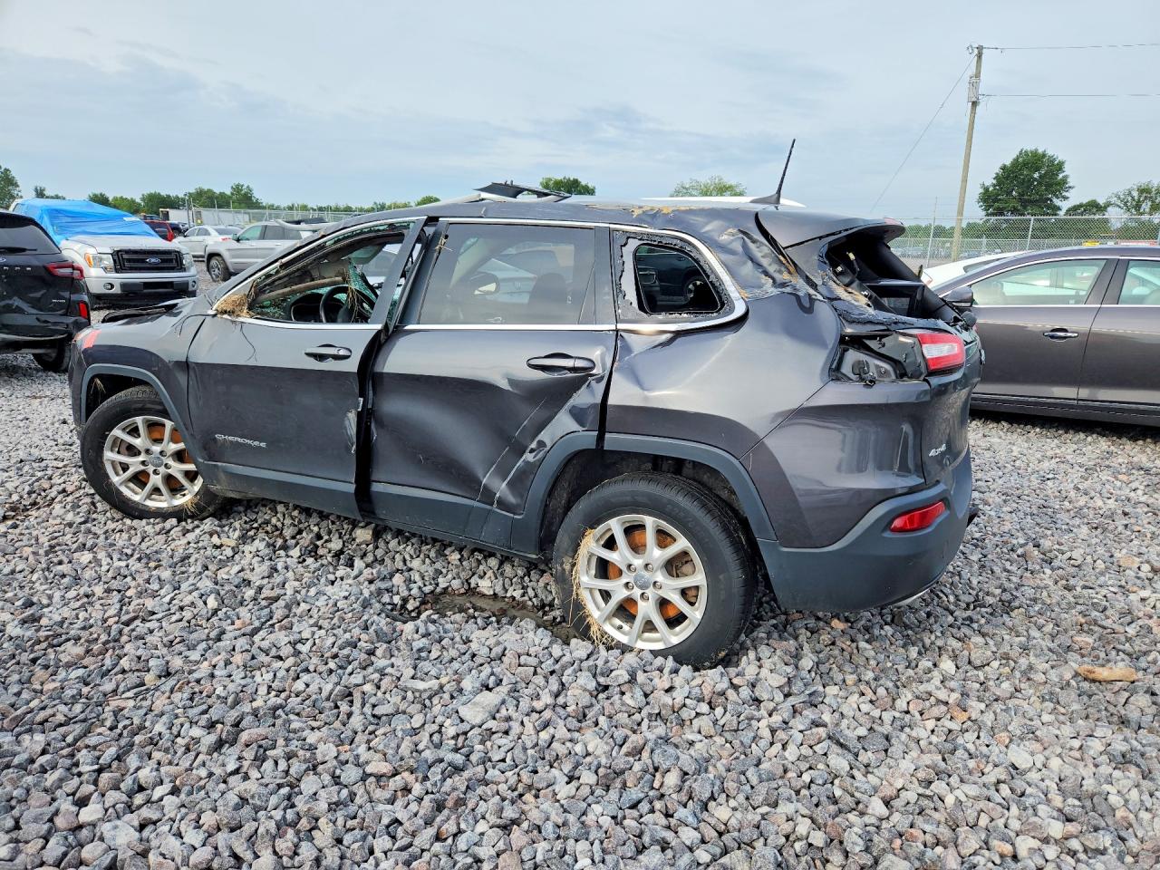 2016 Jeep Cherokee Latitude Gray vin: 1C4PJMCS7GW102760