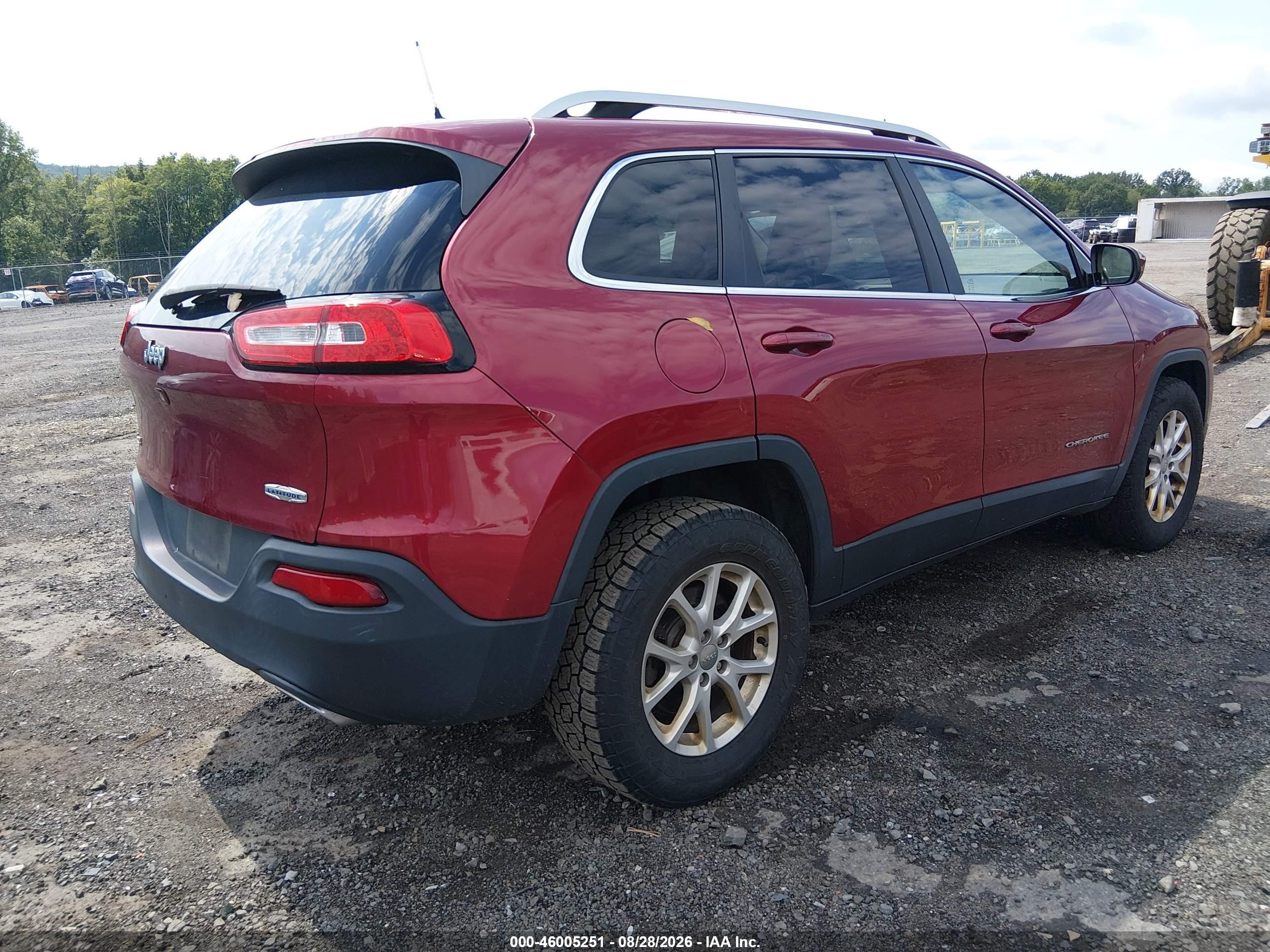 2016 Jeep Cherokee Latitude Red vin: 1C4PJMCS7GW182710