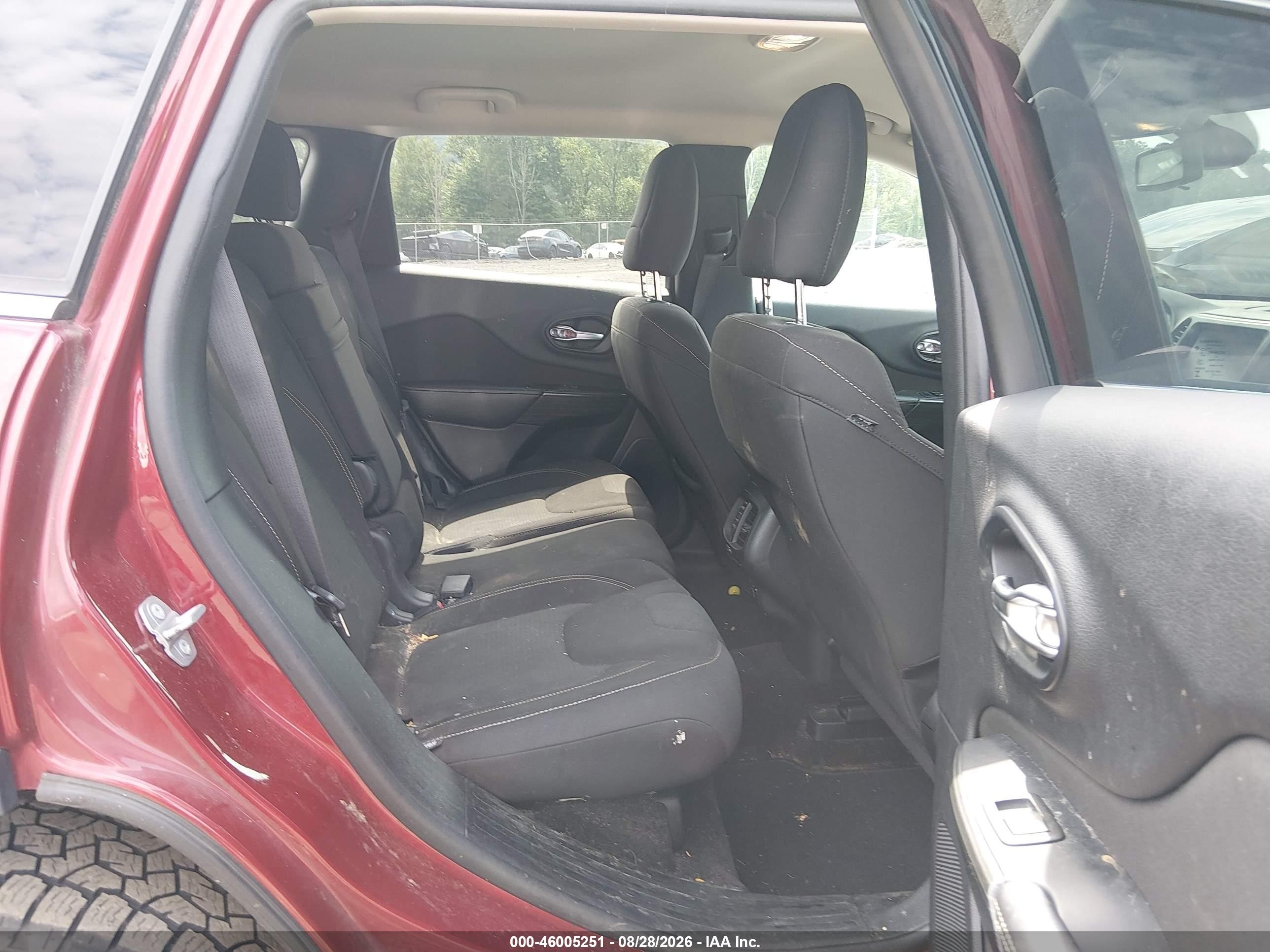 2016 Jeep Cherokee Latitude Red vin: 1C4PJMCS7GW182710