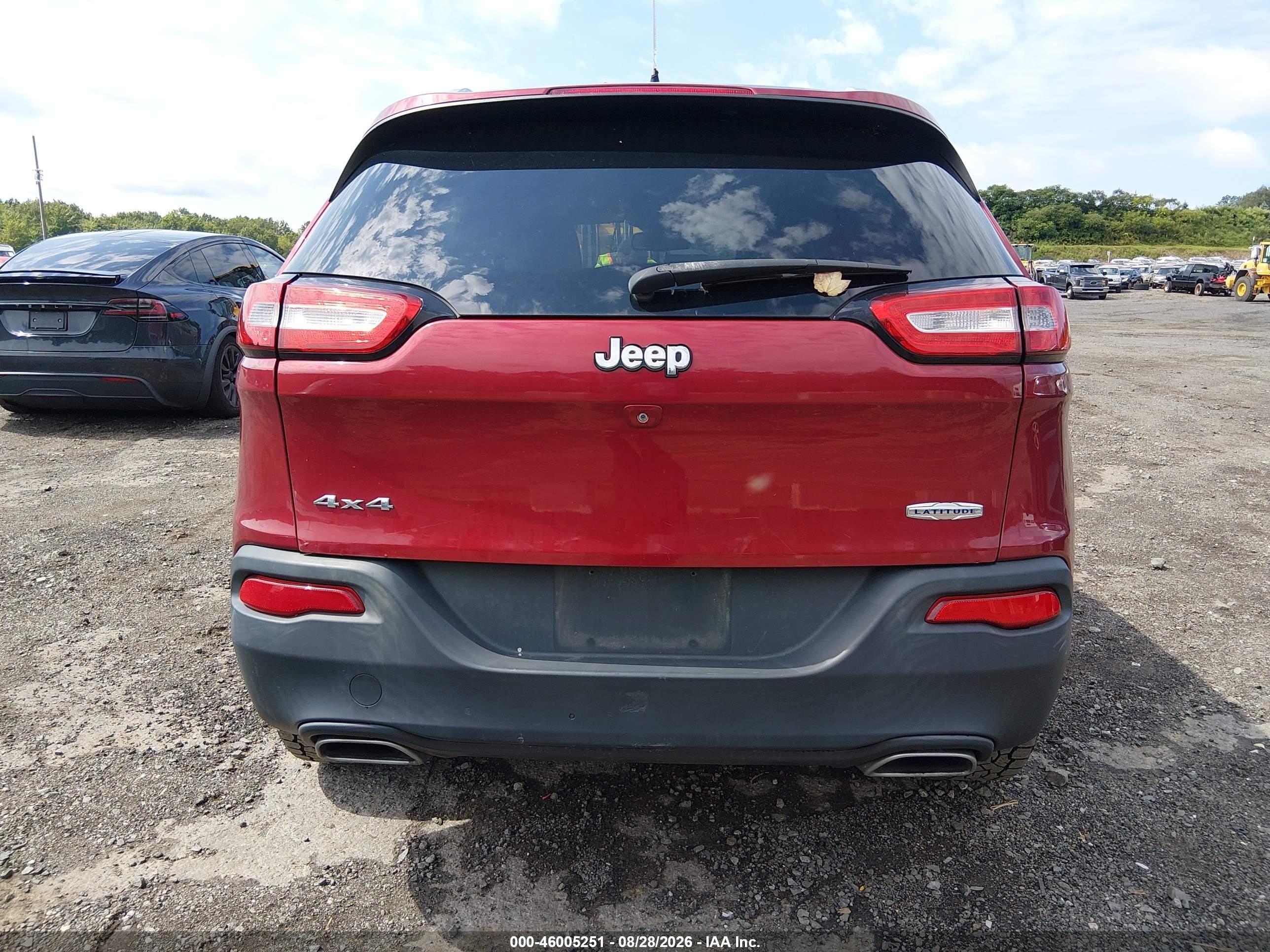 2016 Jeep Cherokee Latitude Red vin: 1C4PJMCS7GW182710