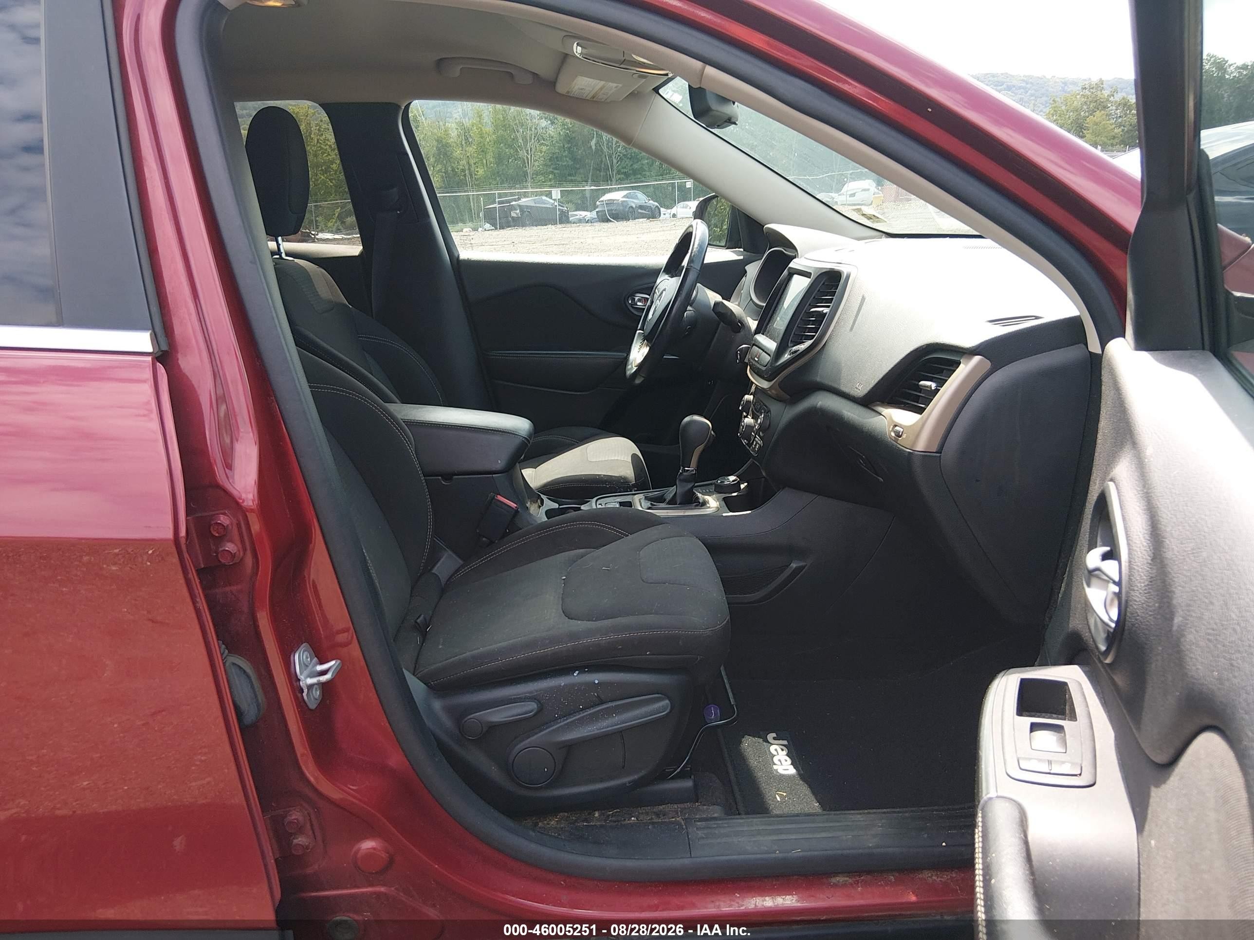 2016 Jeep Cherokee Latitude Red vin: 1C4PJMCS7GW182710