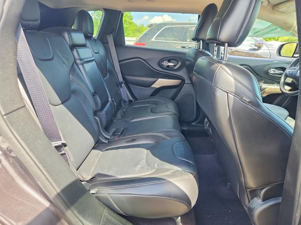 2017 Jeep Cherokee Latitude Gray vin: 1C4PJMCS7HW647097