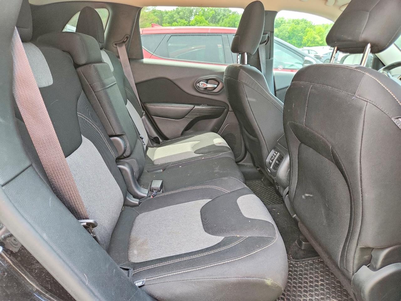 2014 Jeep Cherokee Latitude Black vin: 1C4PJMCS8EW129124