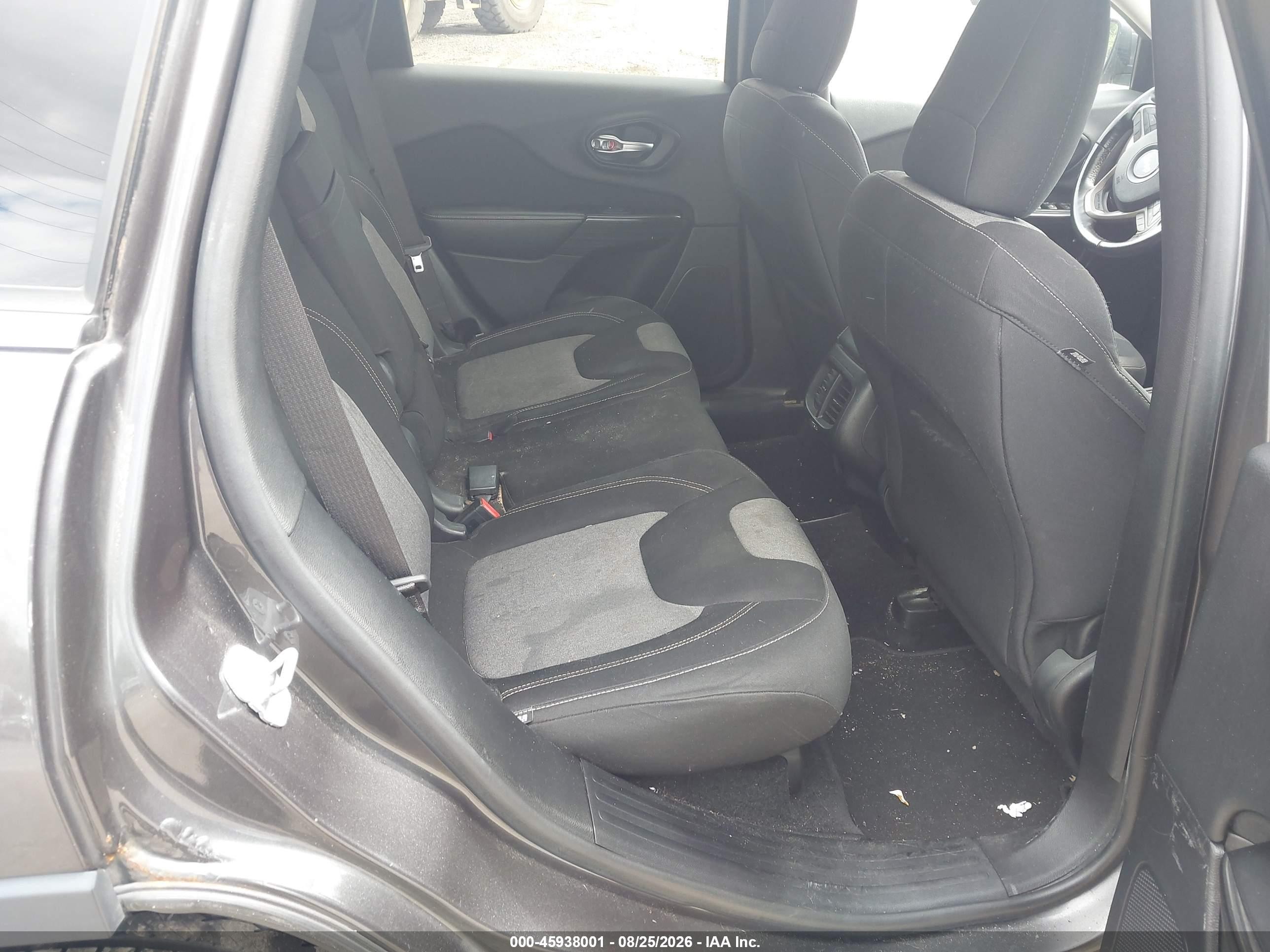 2014 Jeep Cherokee Latitude Gray vin: 1C4PJMCS8EW173804