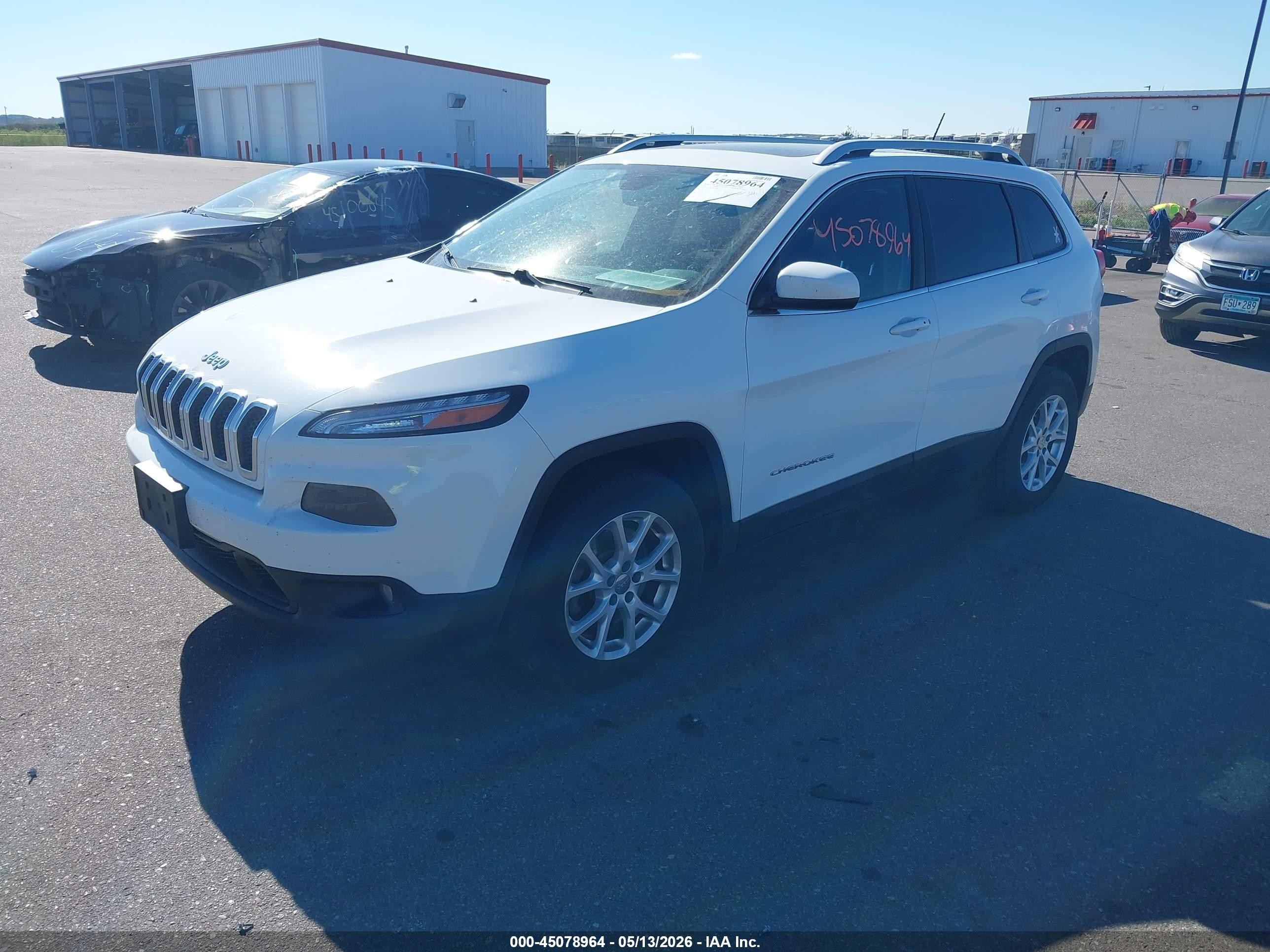 2014 Jeep Cherokee Latitude White vin: 1C4PJMCS8EW177481