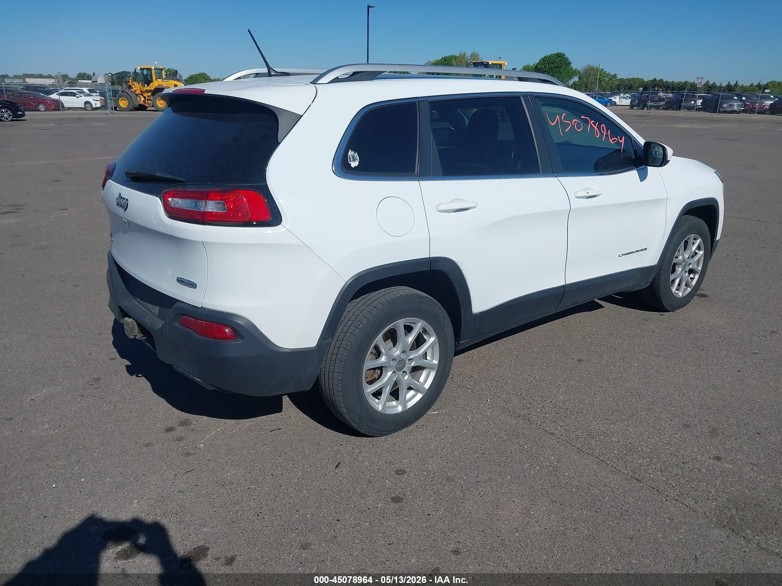 2014 Jeep Cherokee Latitude White vin: 1C4PJMCS8EW177481