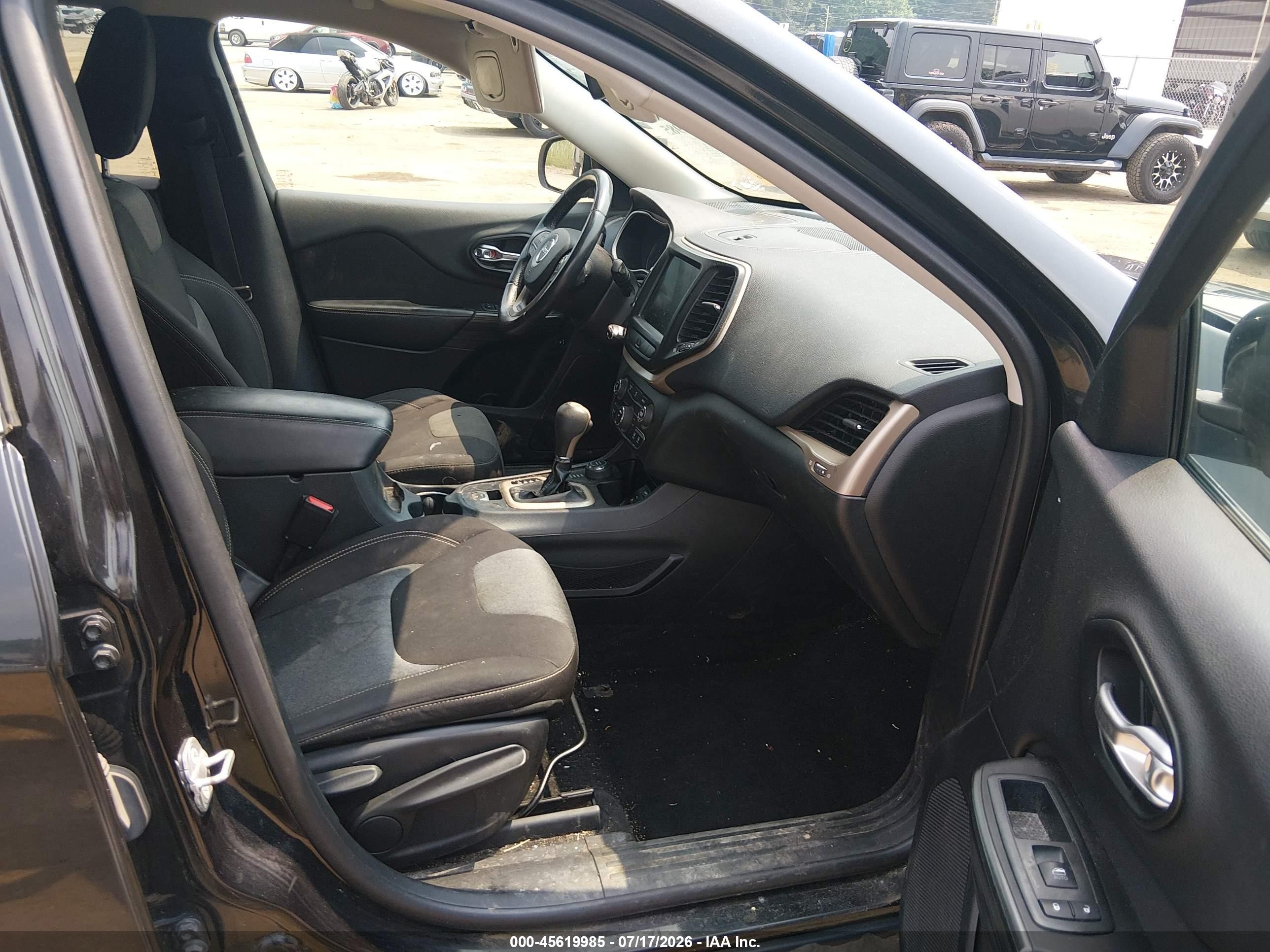 2014 Jeep Cherokee Latitude Black vin: 1C4PJMCS8EW179392