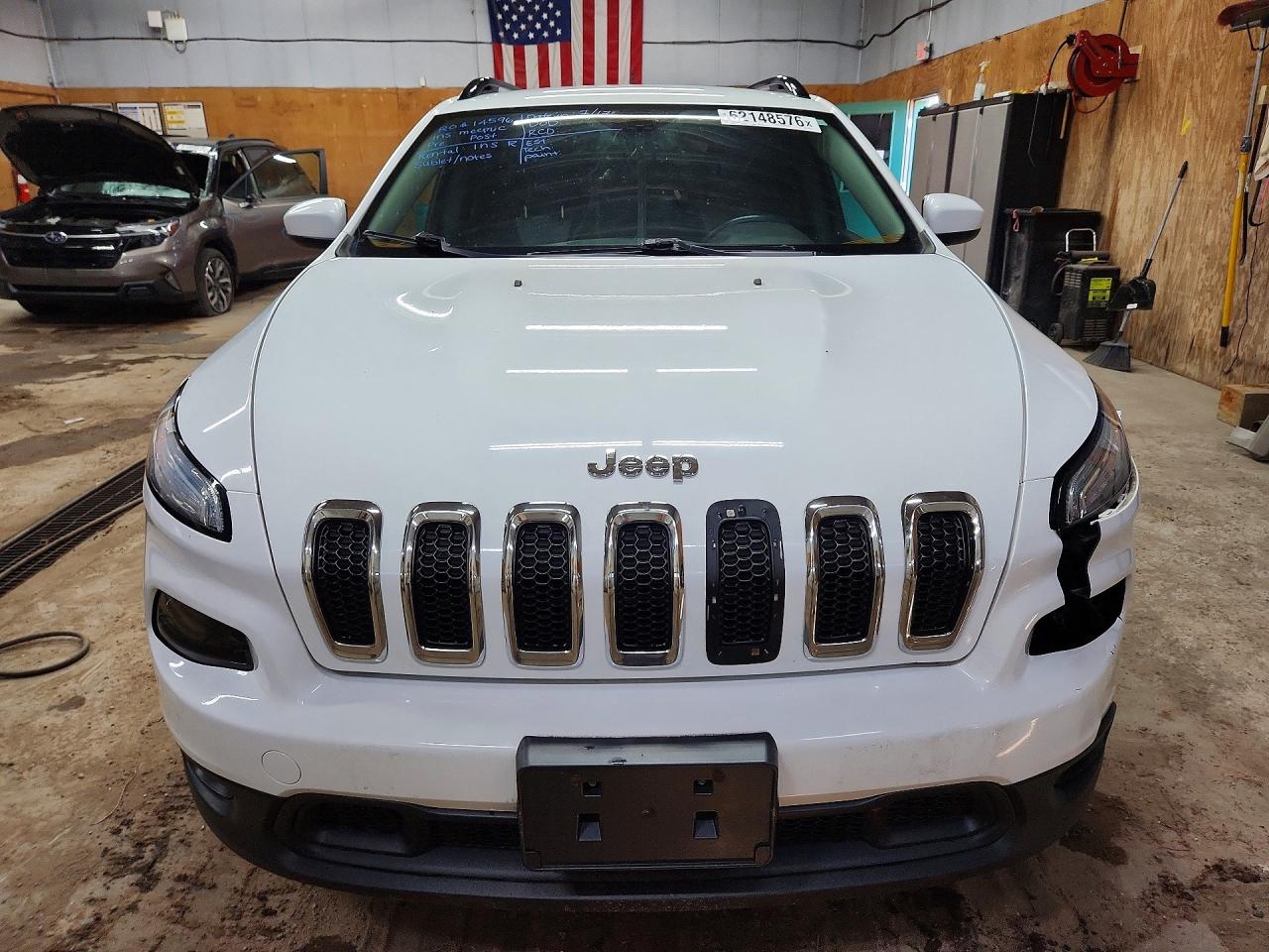 2014 Jeep Cherokee Latitude White vin: 1C4PJMCS8EW184110