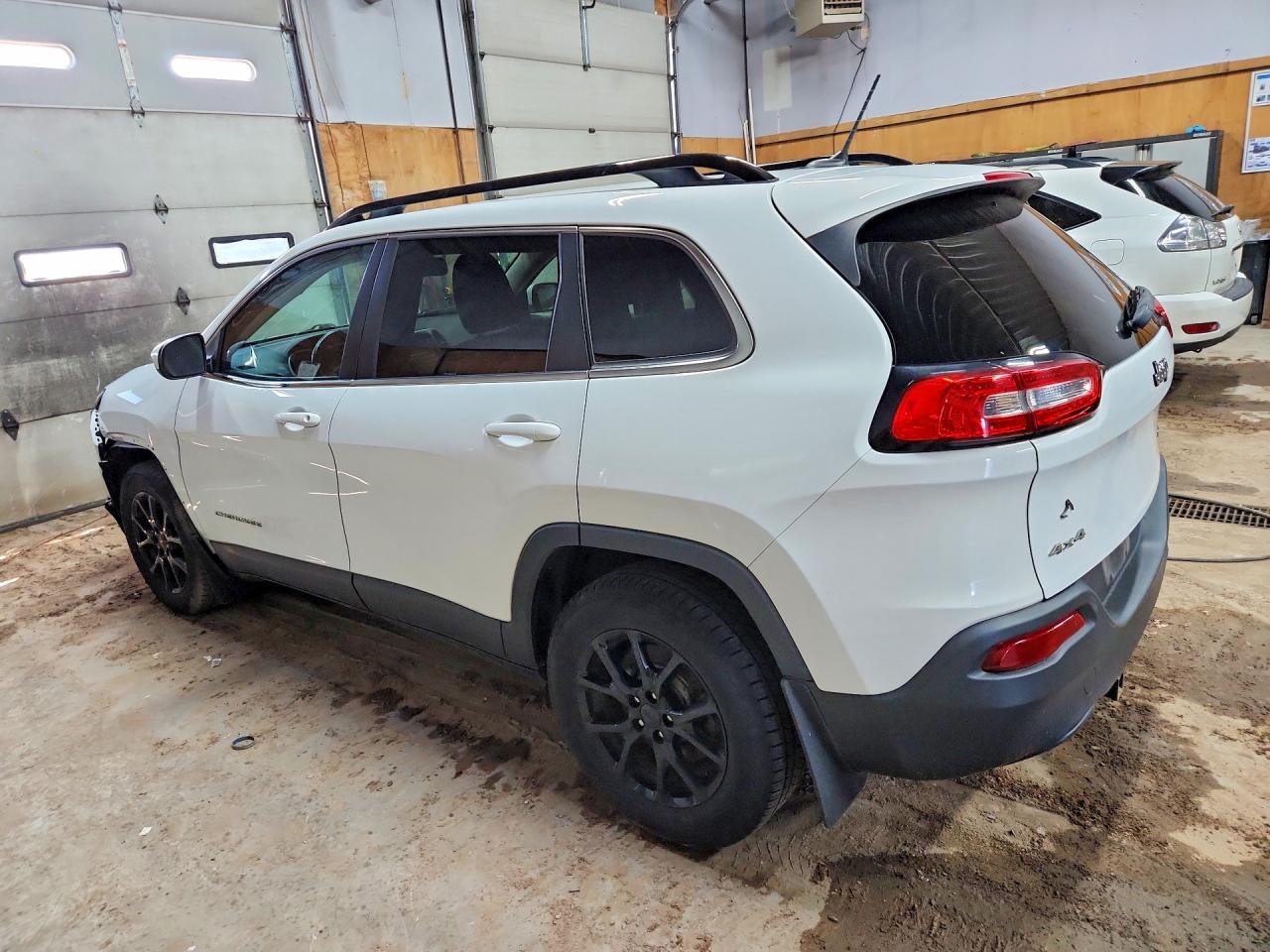 2014 Jeep Cherokee Latitude White vin: 1C4PJMCS8EW184110