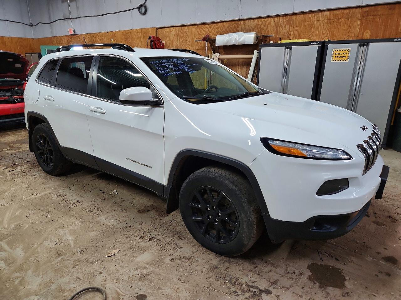 2014 Jeep Cherokee Latitude White vin: 1C4PJMCS8EW184110