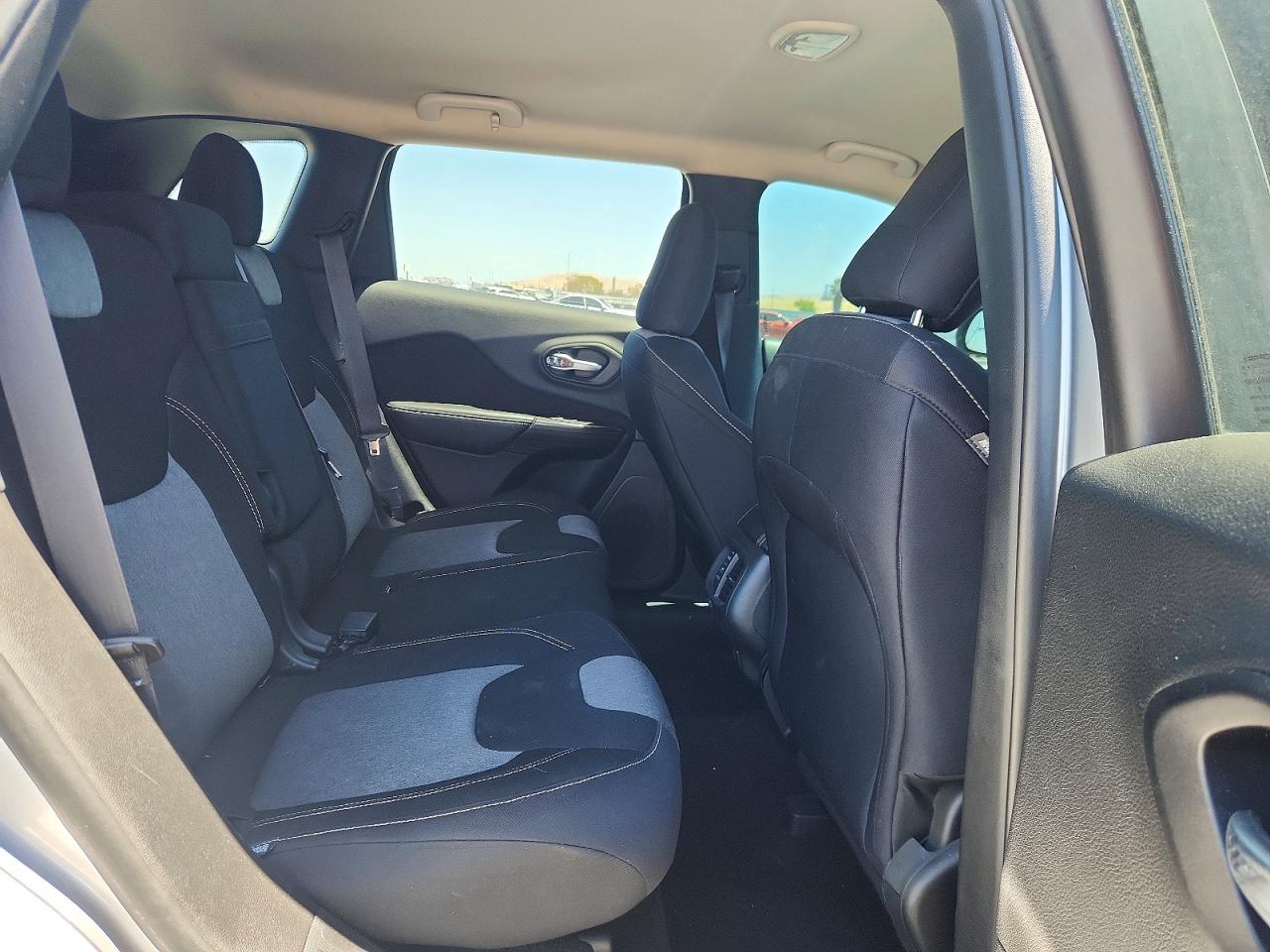 2014 Jeep Cherokee Latitude Silver vin: 1C4PJMCS8EW315424