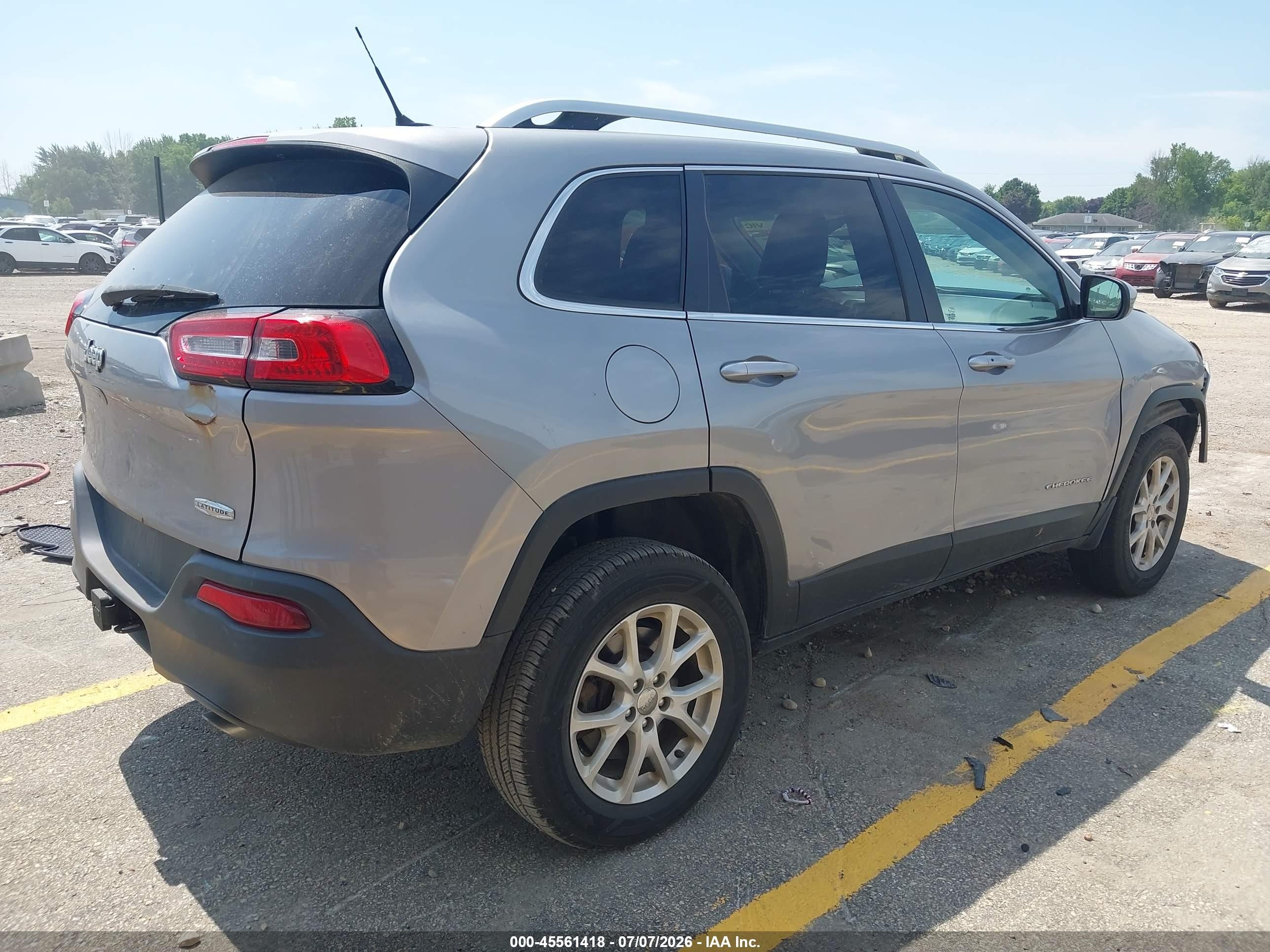 2014 Jeep Cherokee Latitude Silver vin: 1C4PJMCS8EW318291
