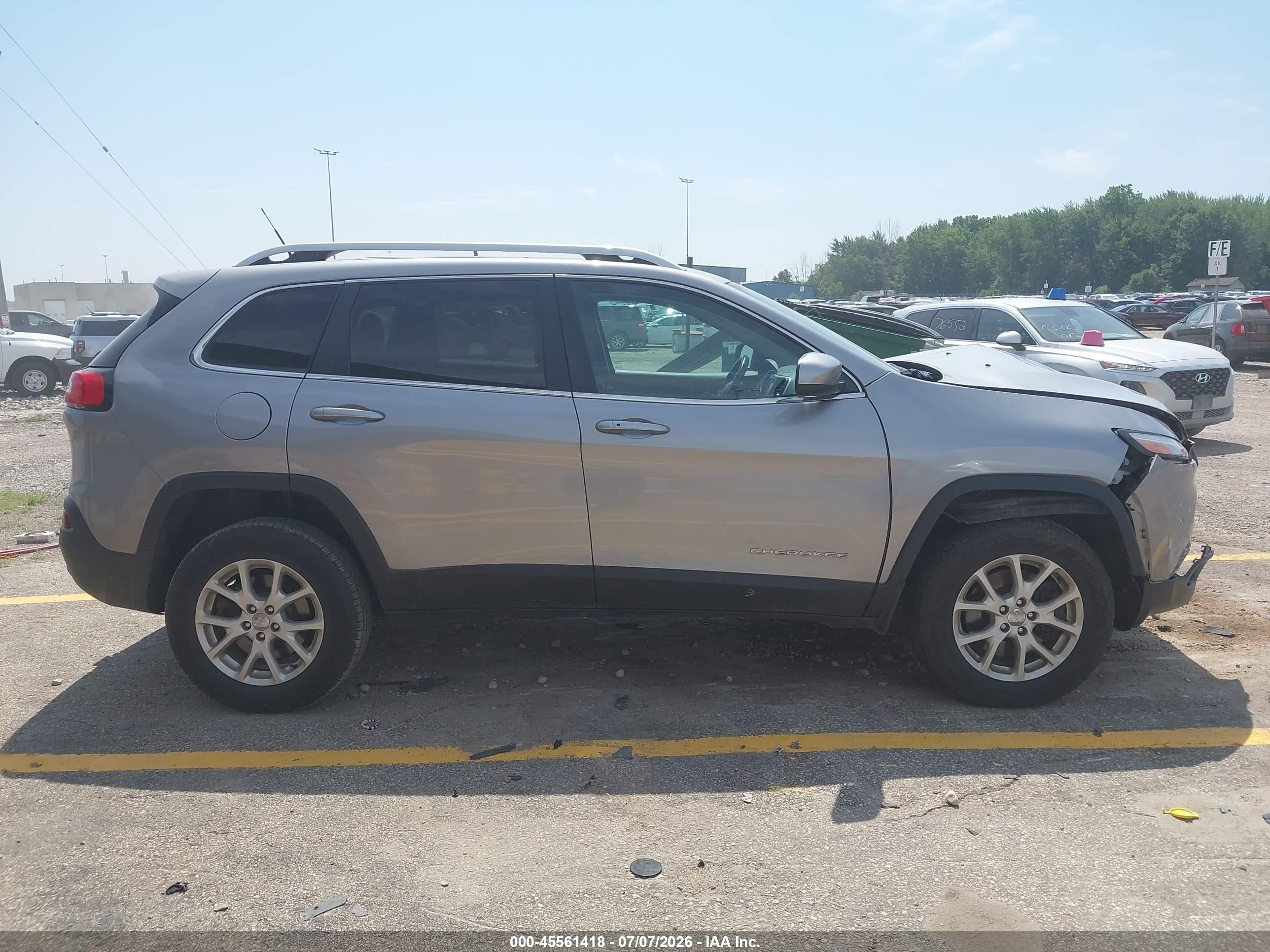 2014 Jeep Cherokee Latitude Silver vin: 1C4PJMCS8EW318291