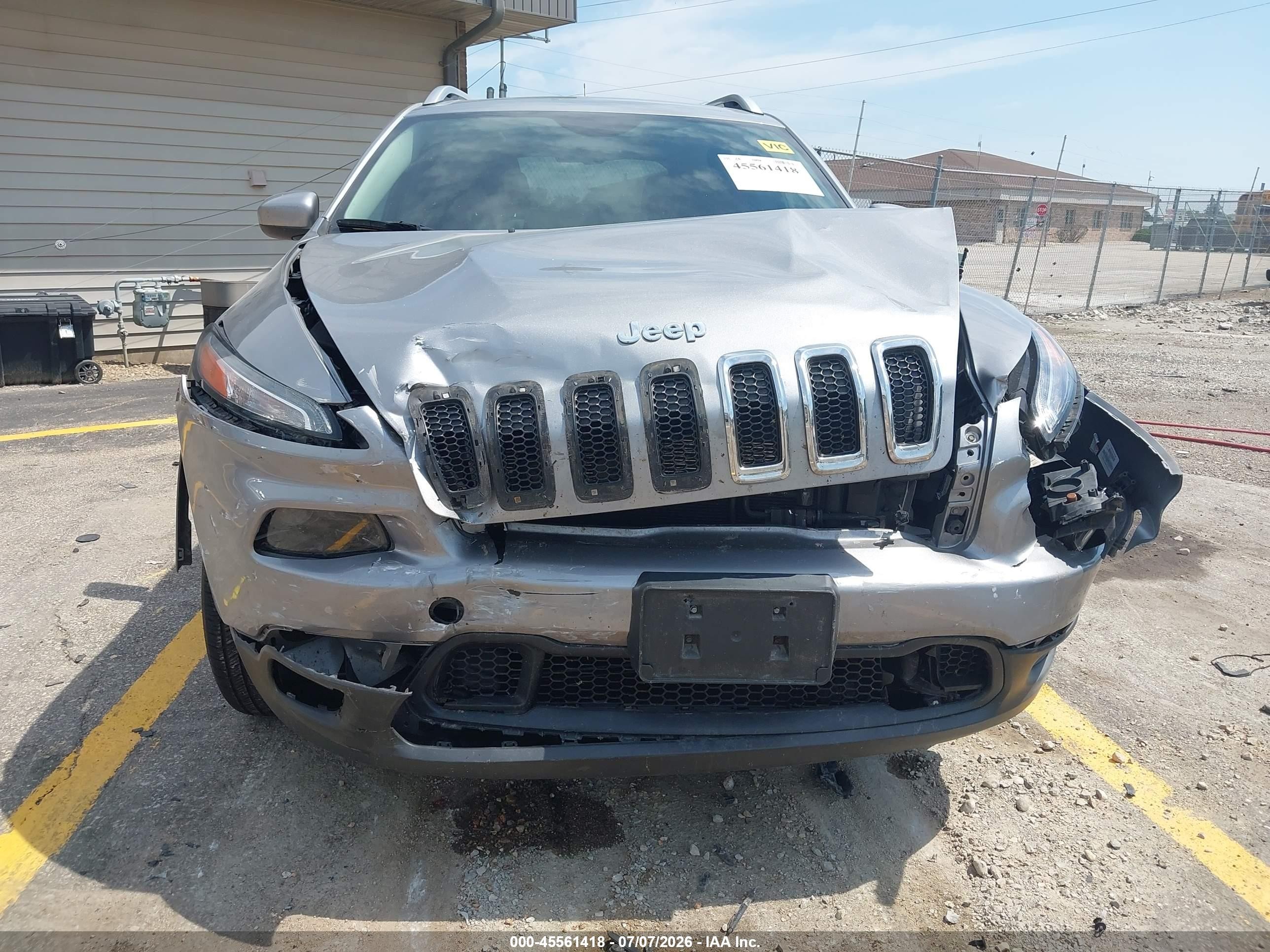 2014 Jeep Cherokee Latitude Silver vin: 1C4PJMCS8EW318291