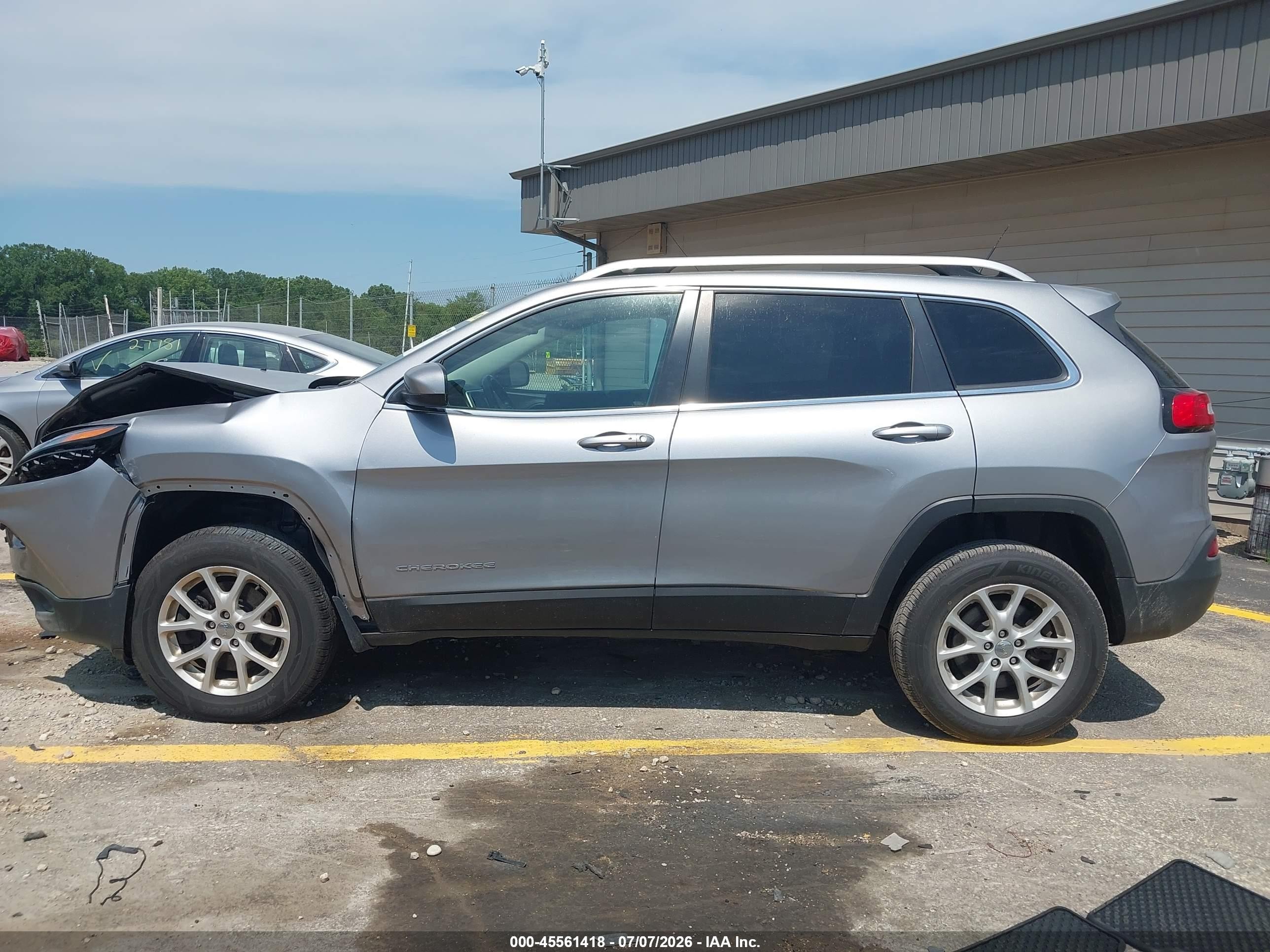 2014 Jeep Cherokee Latitude Silver vin: 1C4PJMCS8EW318291