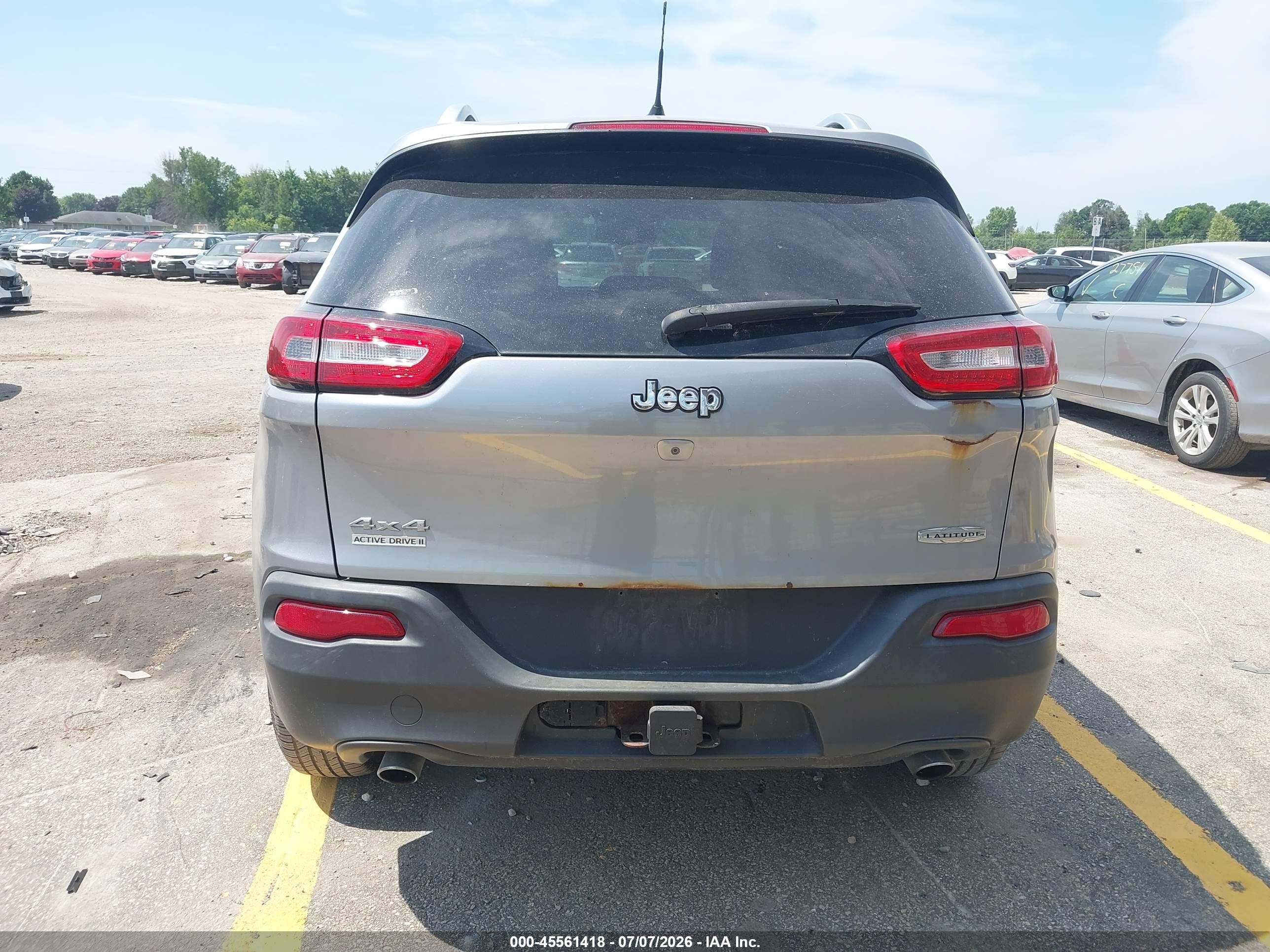 2014 Jeep Cherokee Latitude Silver vin: 1C4PJMCS8EW318291