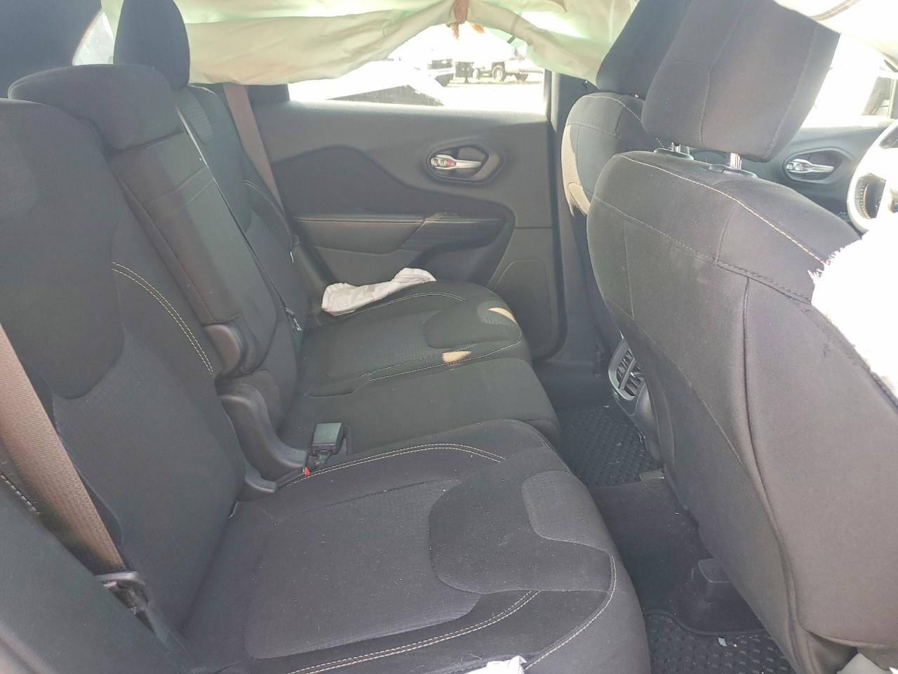 2015 Jeep Cherokee Latitude Gray vin: 1C4PJMCS8FW502700