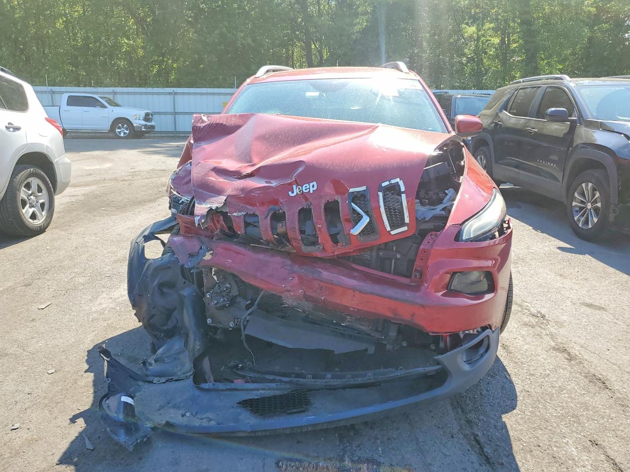 2015 Jeep Cherokee Latitude Red vin: 1C4PJMCS8FW544672