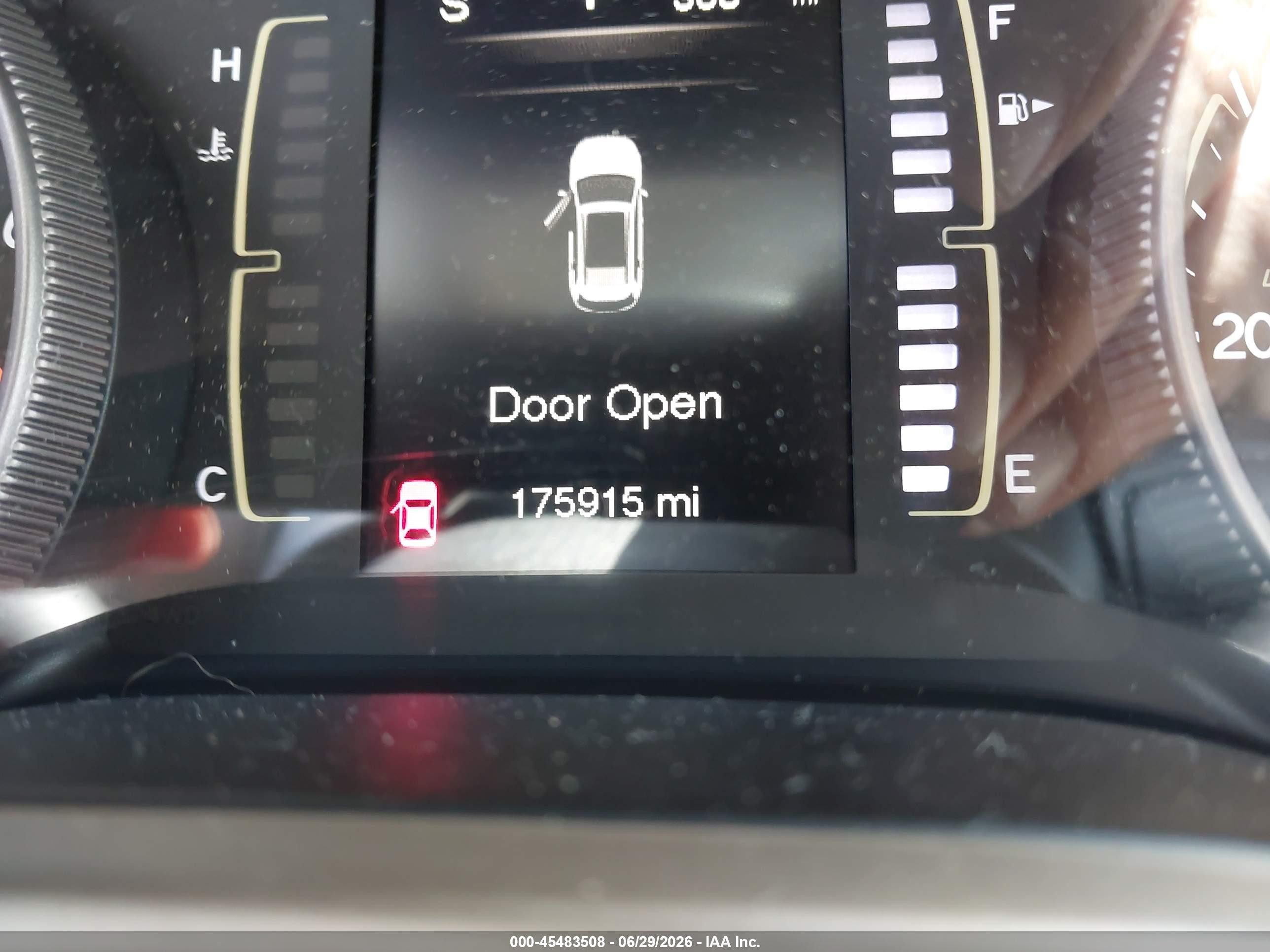 2015 Jeep Cherokee Latitude Silver vin: 1C4PJMCS8FW552240