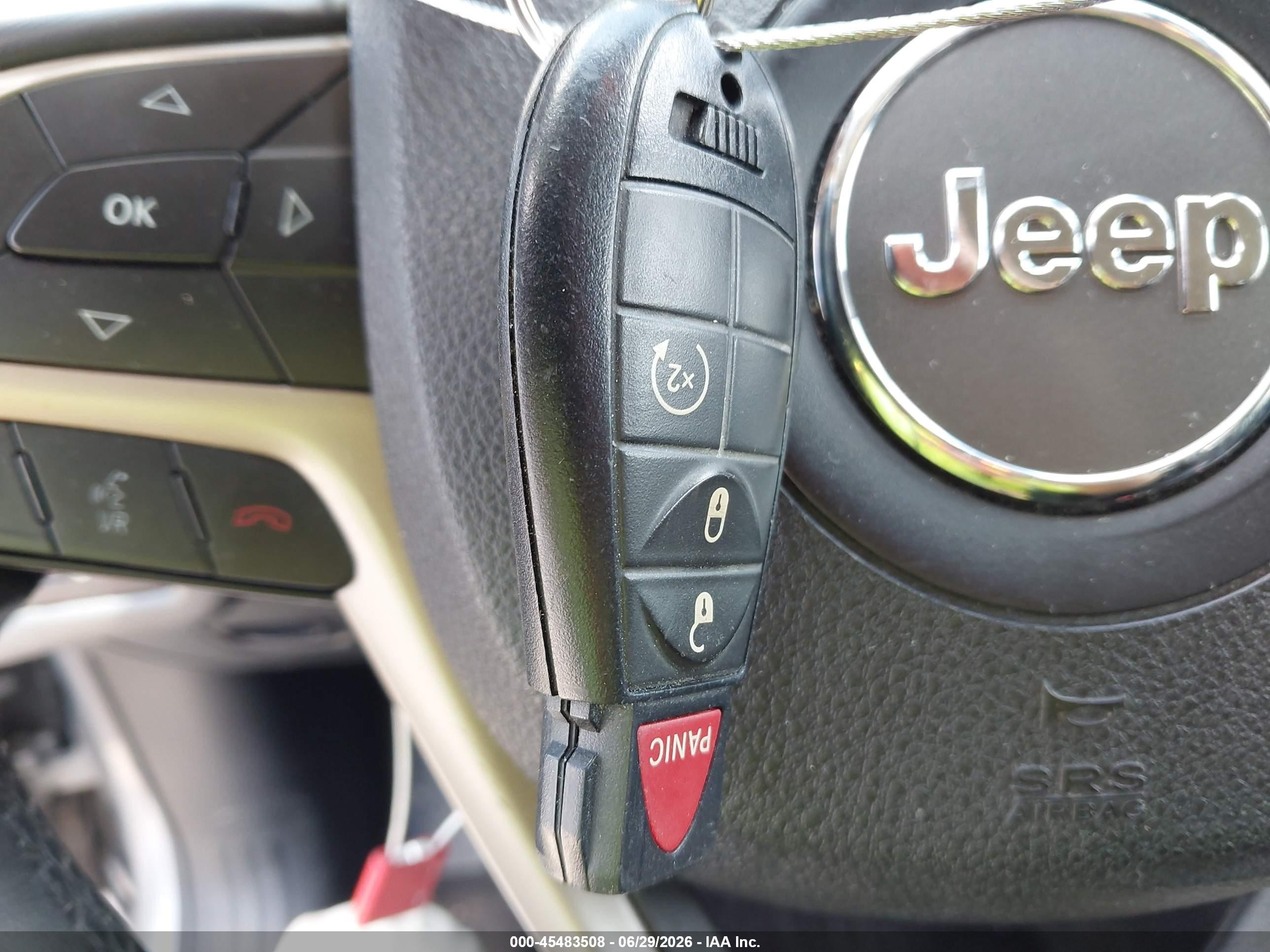 2015 Jeep Cherokee Latitude Silver vin: 1C4PJMCS8FW552240