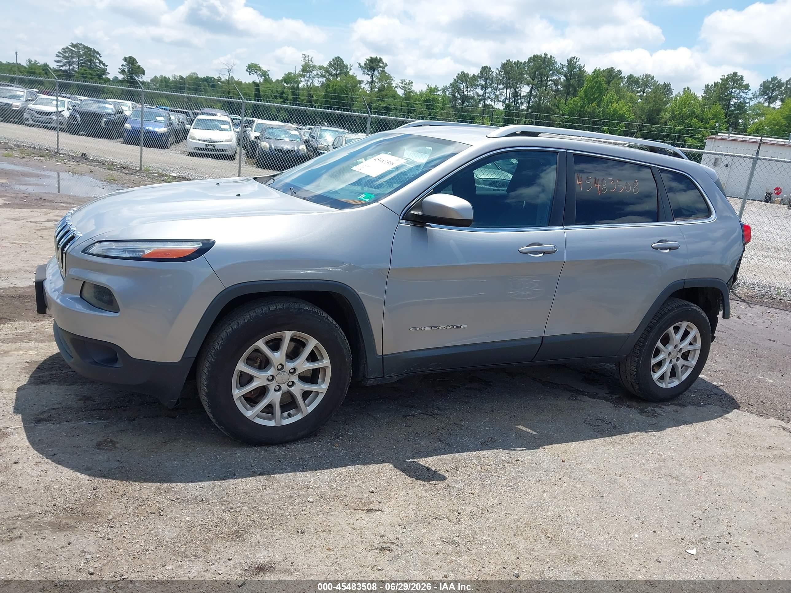 2015 Jeep Cherokee Latitude Silver vin: 1C4PJMCS8FW552240