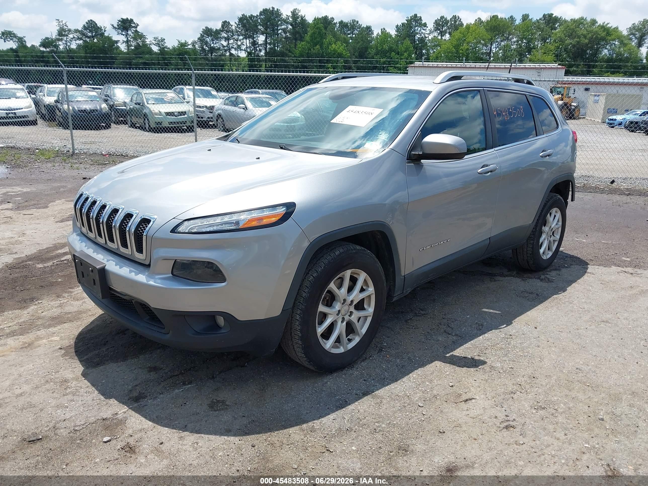 2015 Jeep Cherokee Latitude Silver vin: 1C4PJMCS8FW552240