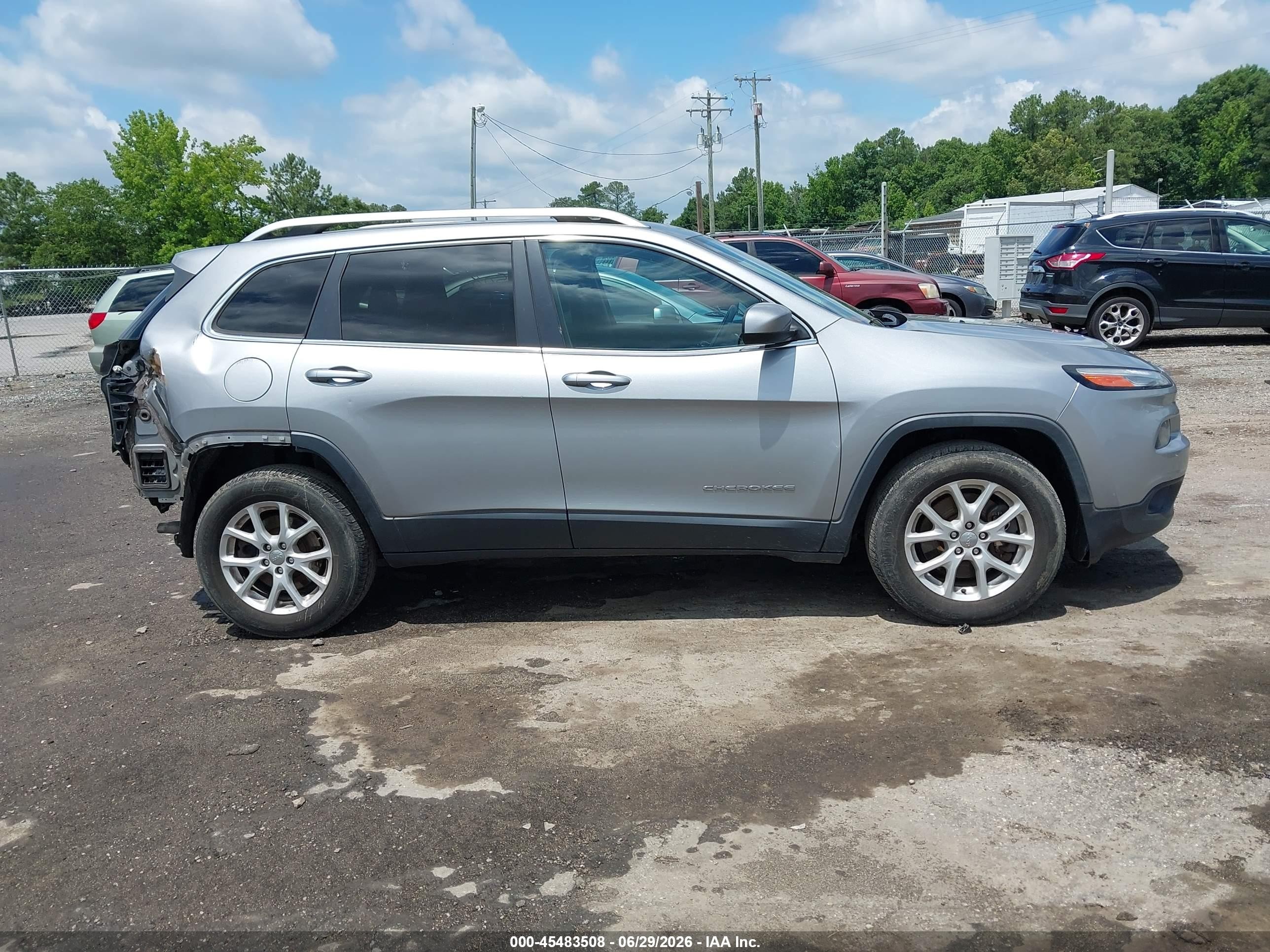 2015 Jeep Cherokee Latitude Silver vin: 1C4PJMCS8FW552240