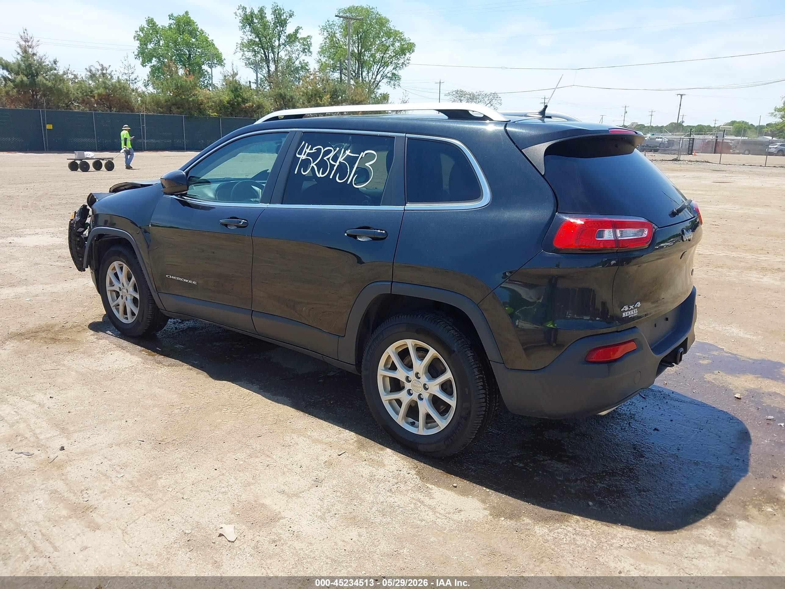 2015 Jeep Cherokee Latitude Black vin: 1C4PJMCS8FW564842