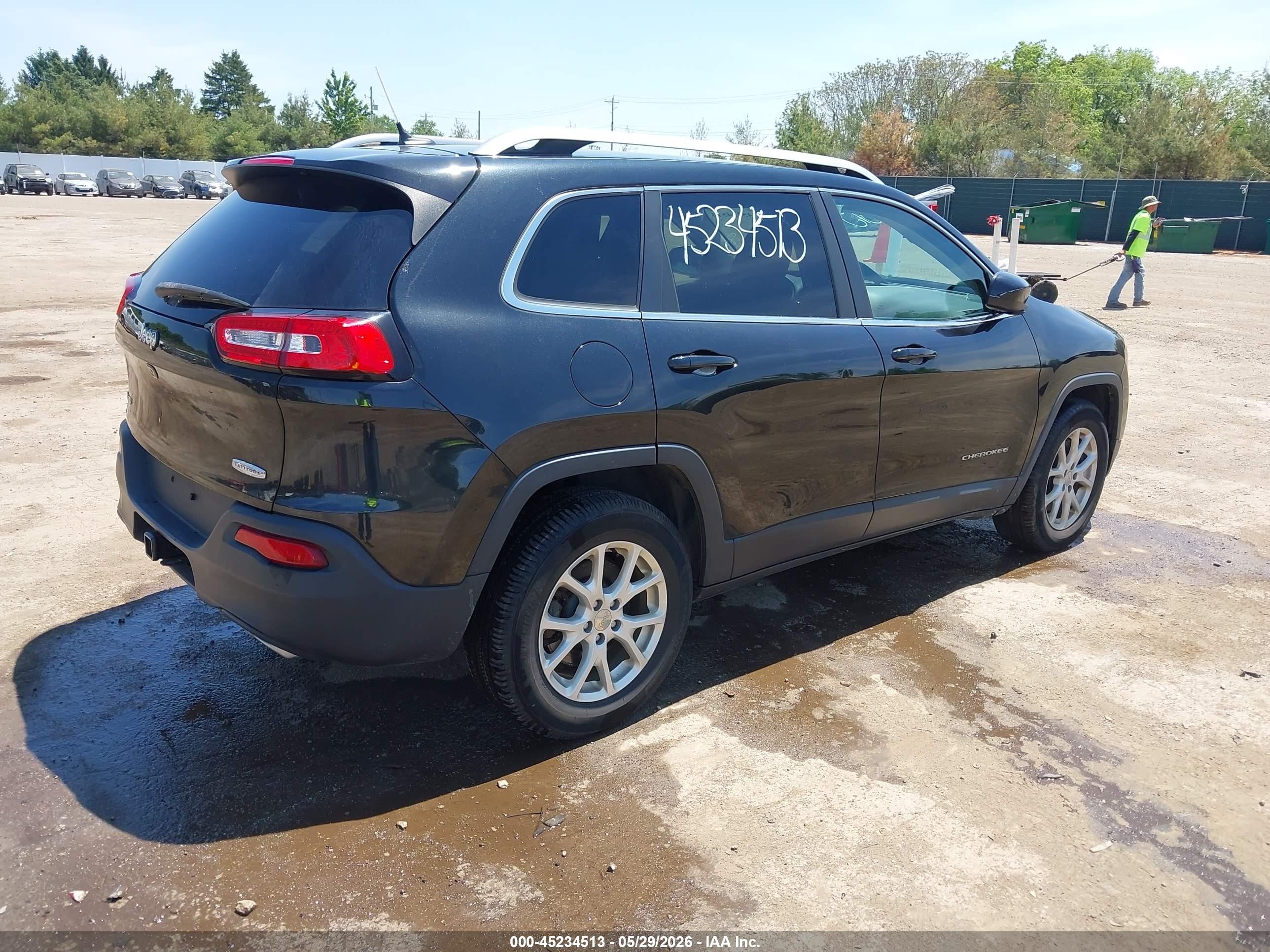 2015 Jeep Cherokee Latitude Black vin: 1C4PJMCS8FW564842