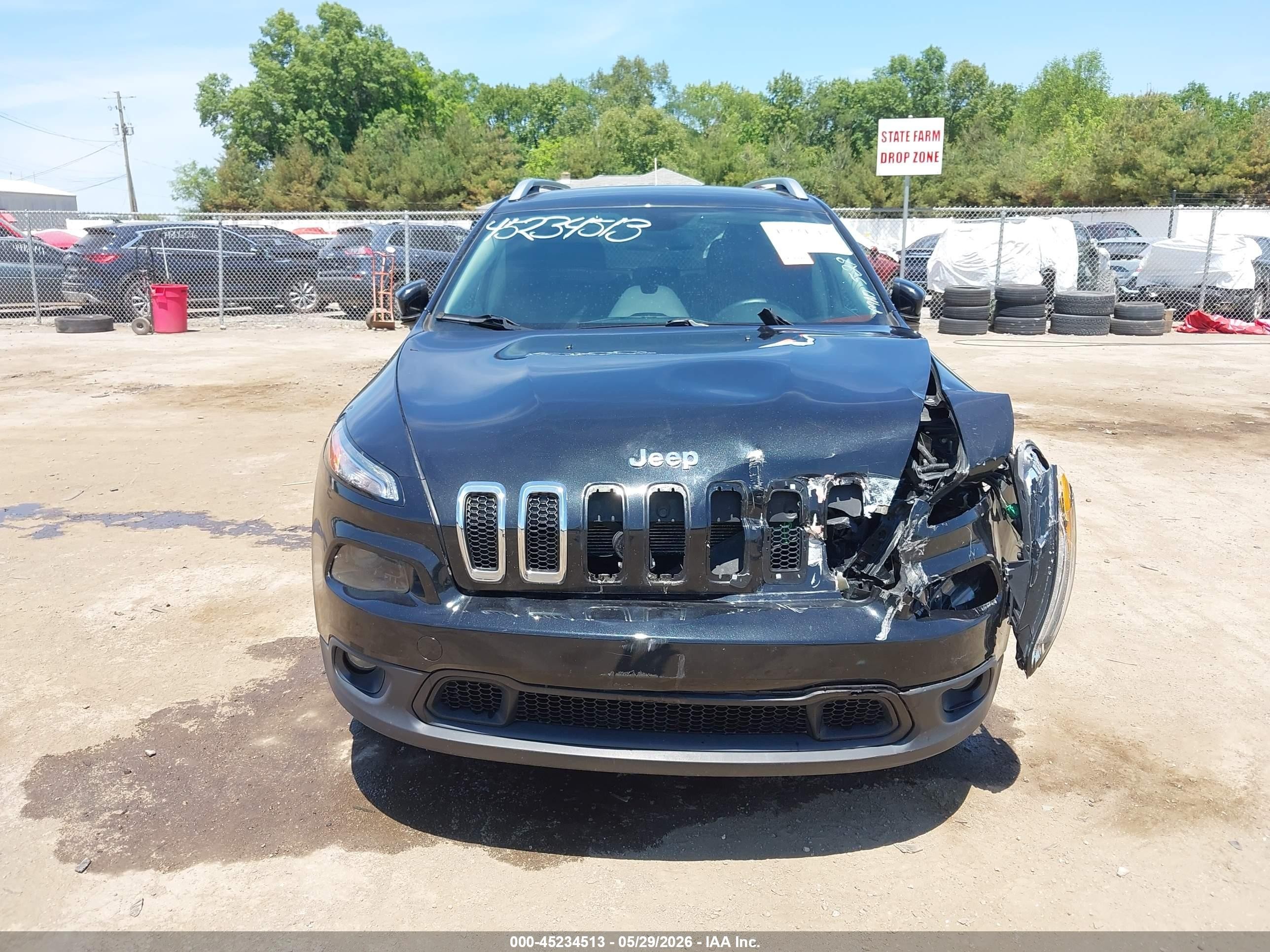 2015 Jeep Cherokee Latitude Black vin: 1C4PJMCS8FW564842