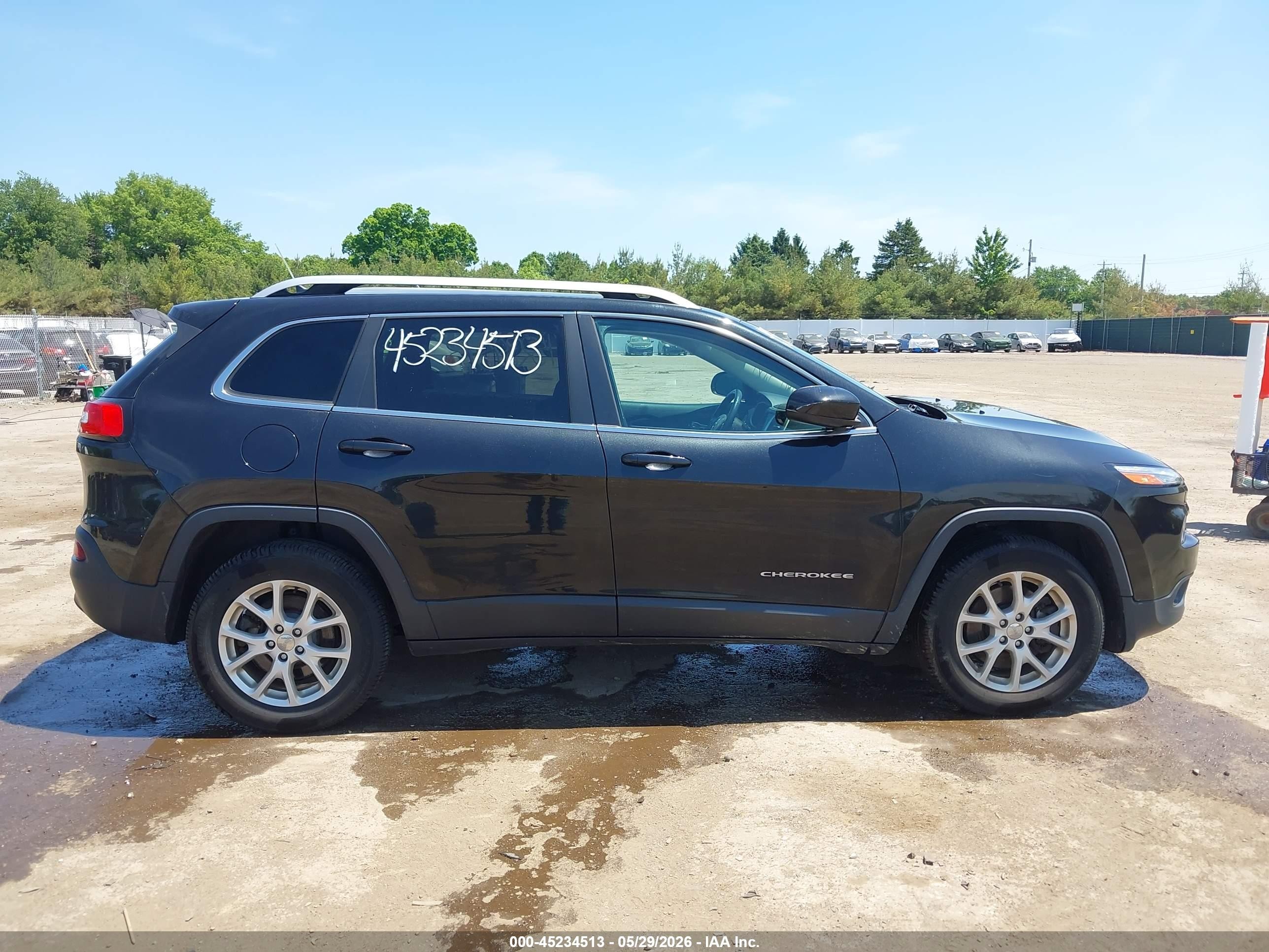 2015 Jeep Cherokee Latitude Black vin: 1C4PJMCS8FW564842