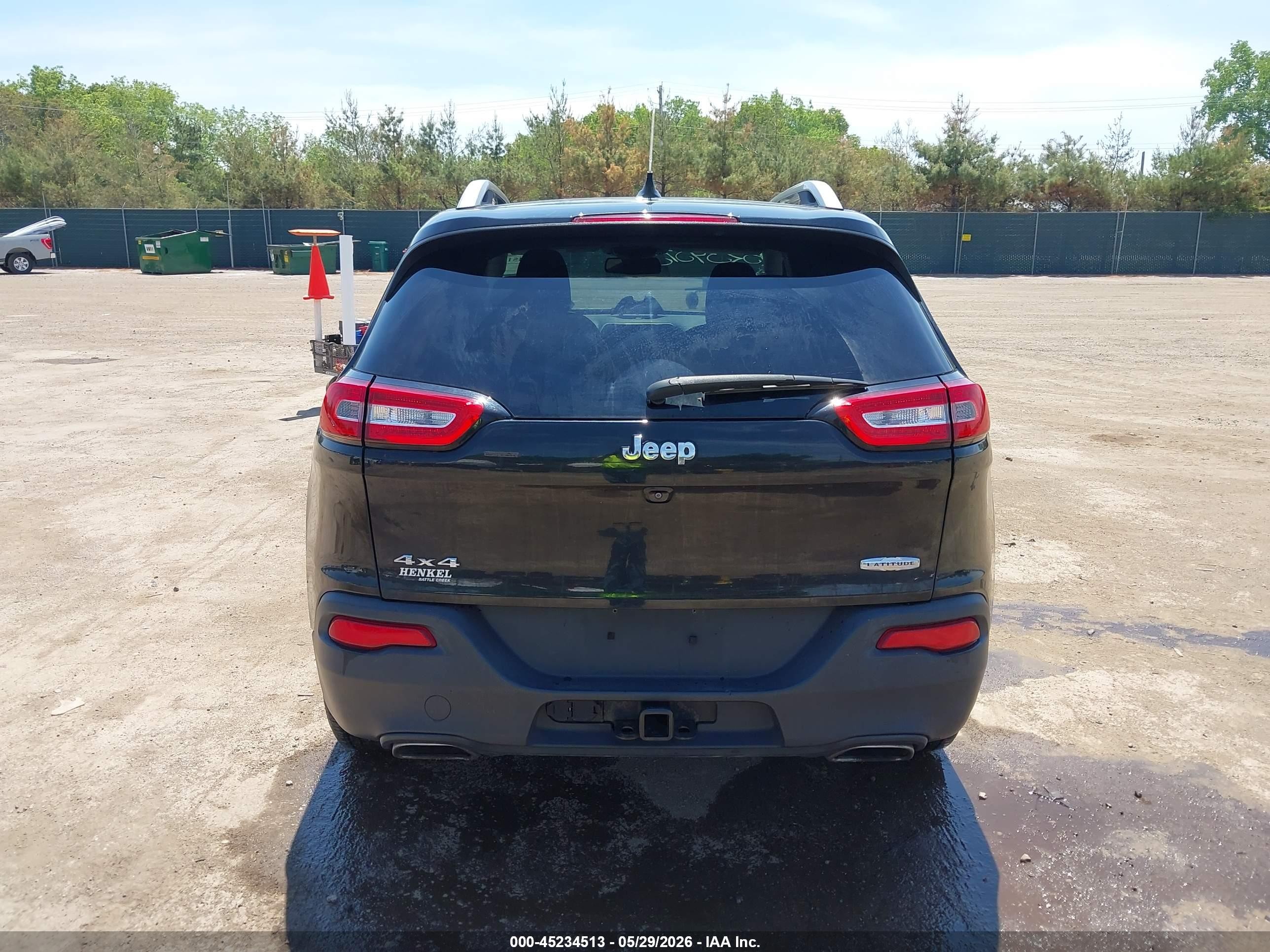 2015 Jeep Cherokee Latitude Black vin: 1C4PJMCS8FW564842