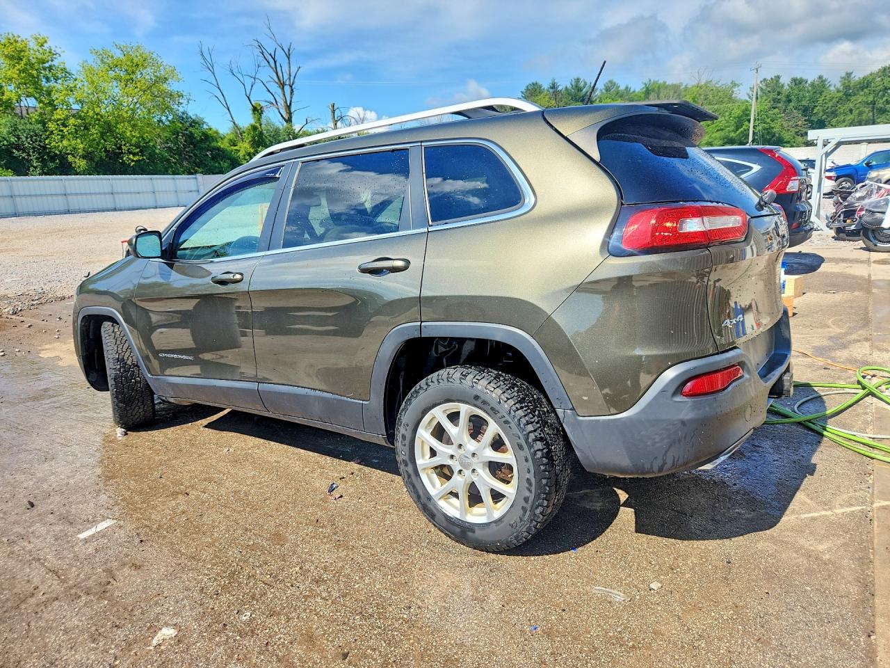 2015 Jeep Cherokee Latitude Green vin: 1C4PJMCS8FW577221