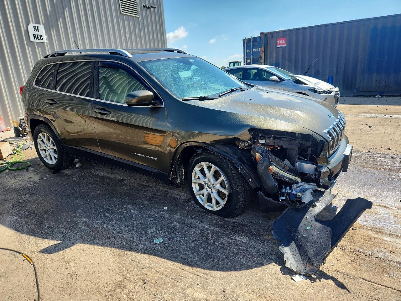 2015 Jeep Cherokee Latitude Green vin: 1C4PJMCS8FW577221