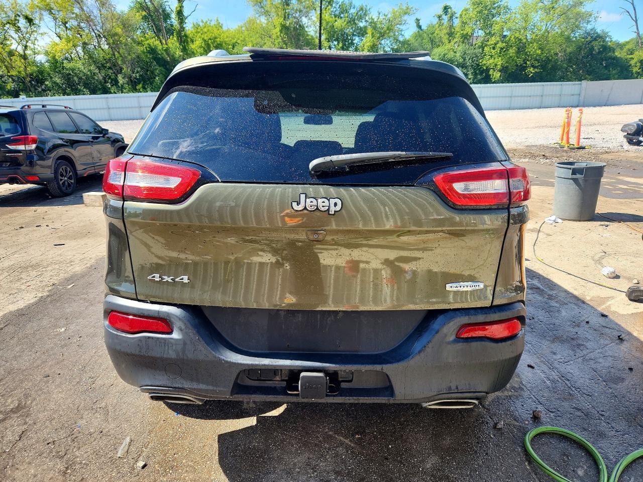 2015 Jeep Cherokee Latitude Green vin: 1C4PJMCS8FW577221