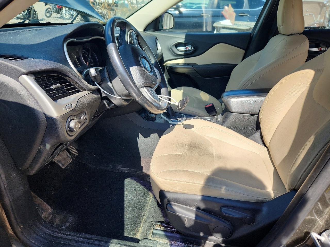 2015 Jeep Cherokee Latitude Green vin: 1C4PJMCS8FW577221