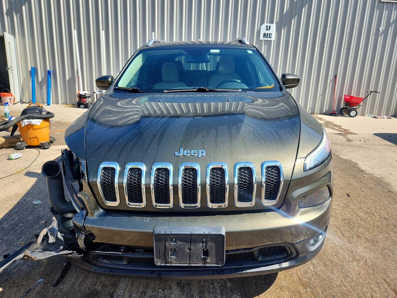 2015 Jeep Cherokee Latitude Green vin: 1C4PJMCS8FW577221