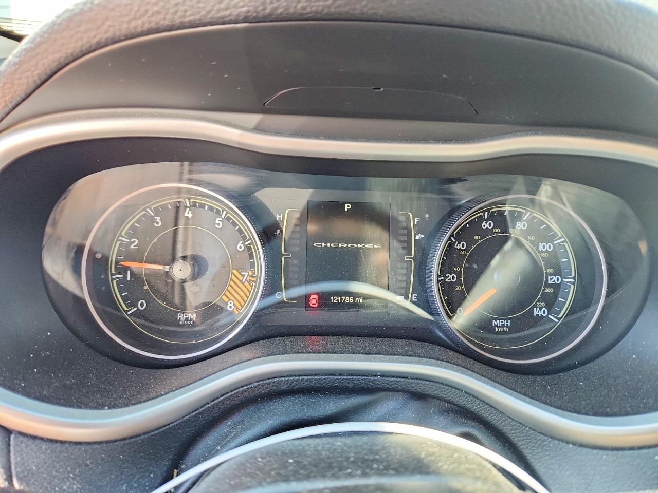2015 Jeep Cherokee Latitude Green vin: 1C4PJMCS8FW577221