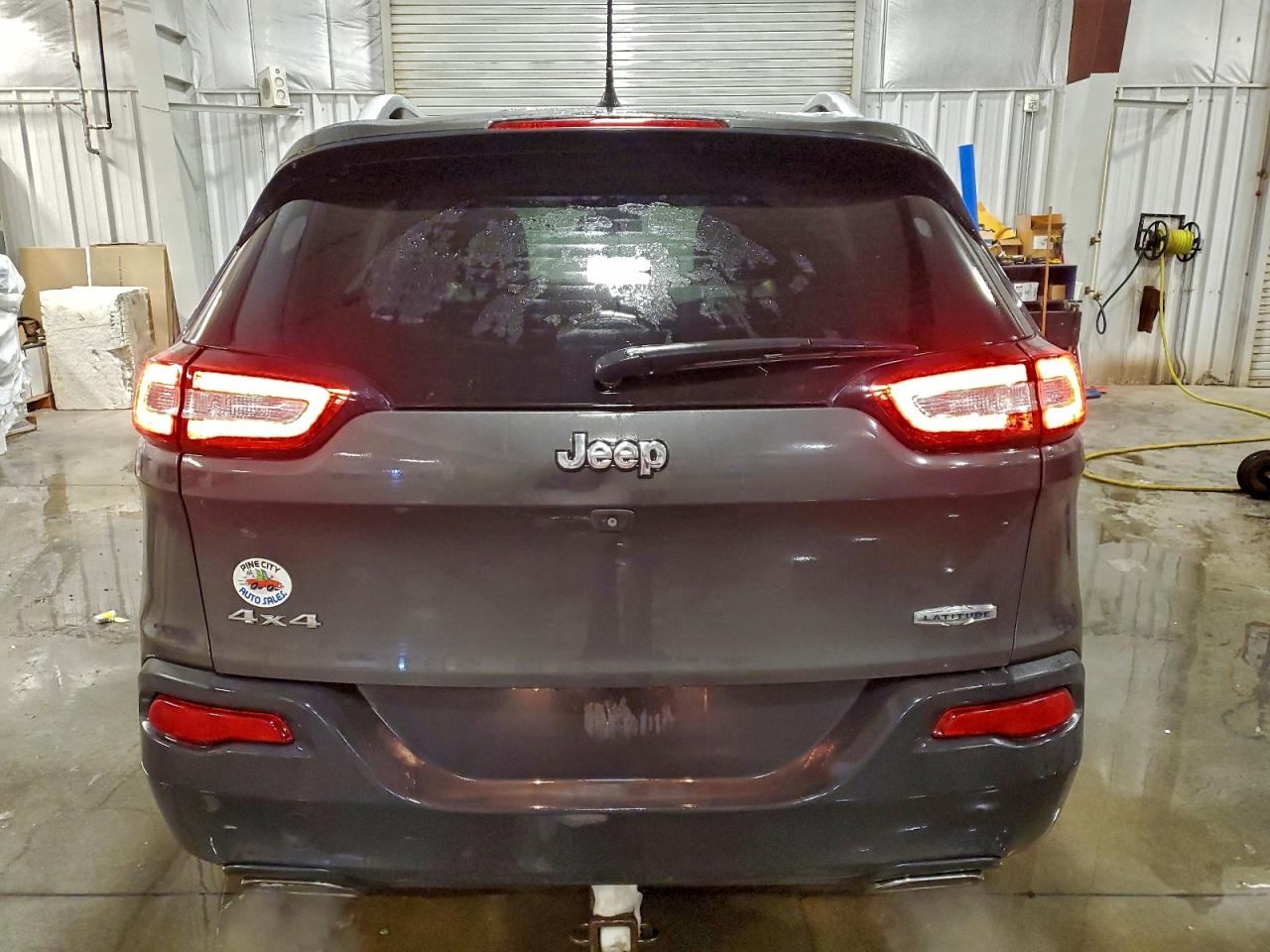 2015 Jeep Cherokee Latitude Gray vin: 1C4PJMCS8FW648093