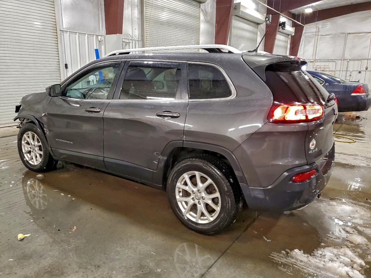 2015 Jeep Cherokee Latitude Gray vin: 1C4PJMCS8FW648093