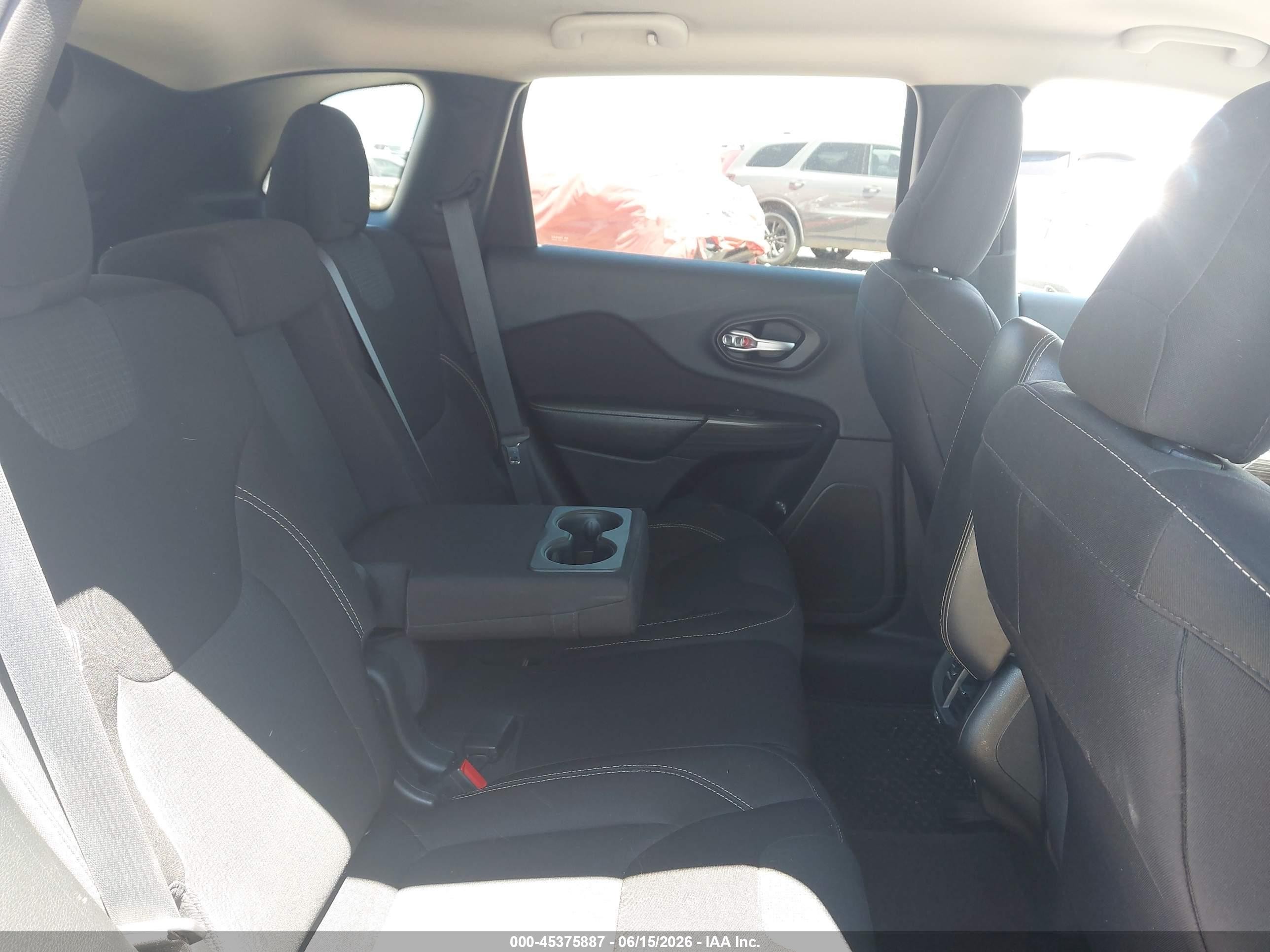 2015 Jeep Cherokee Latitude Black vin: 1C4PJMCS8FW668568
