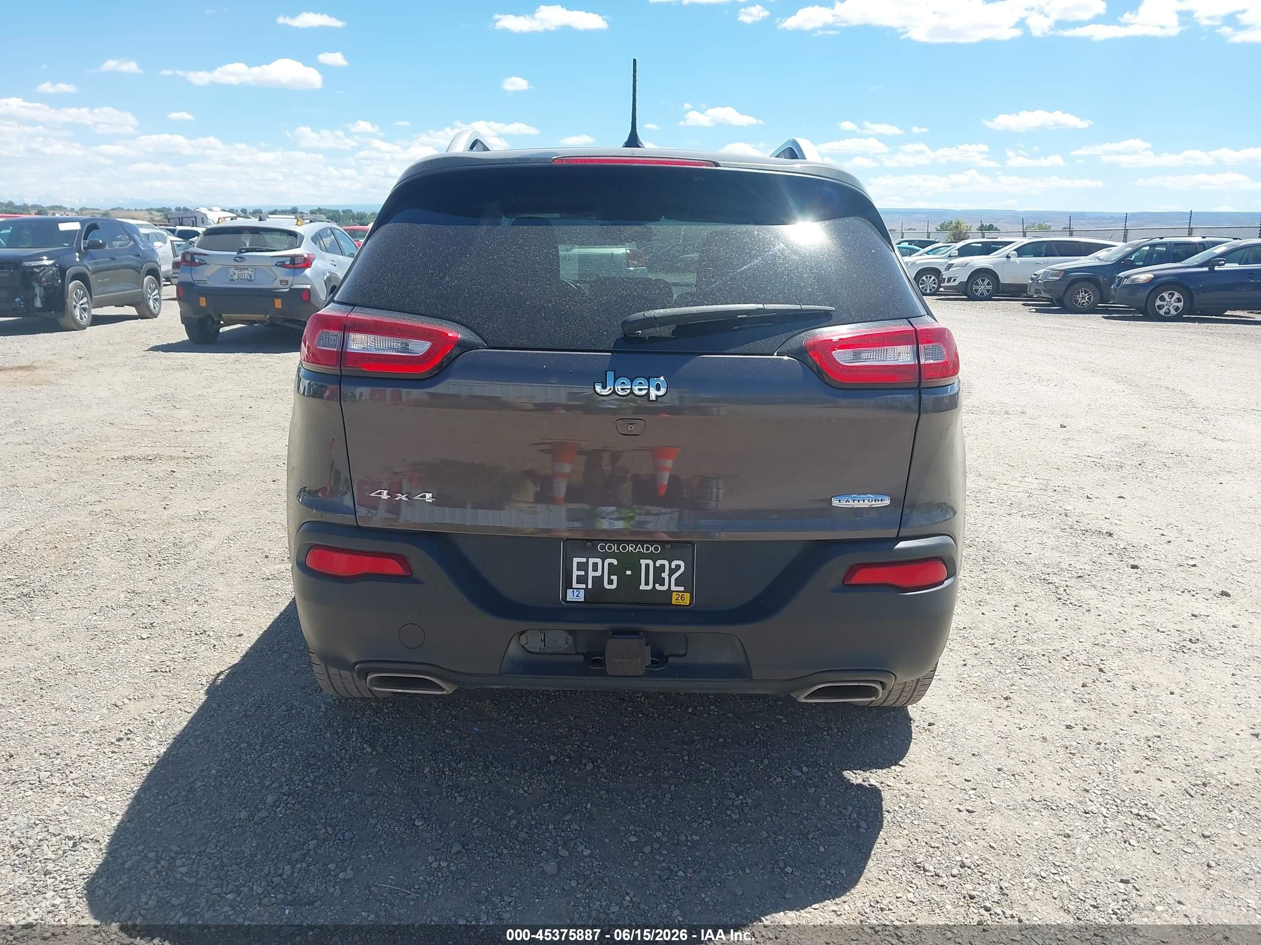 2015 Jeep Cherokee Latitude Black vin: 1C4PJMCS8FW668568
