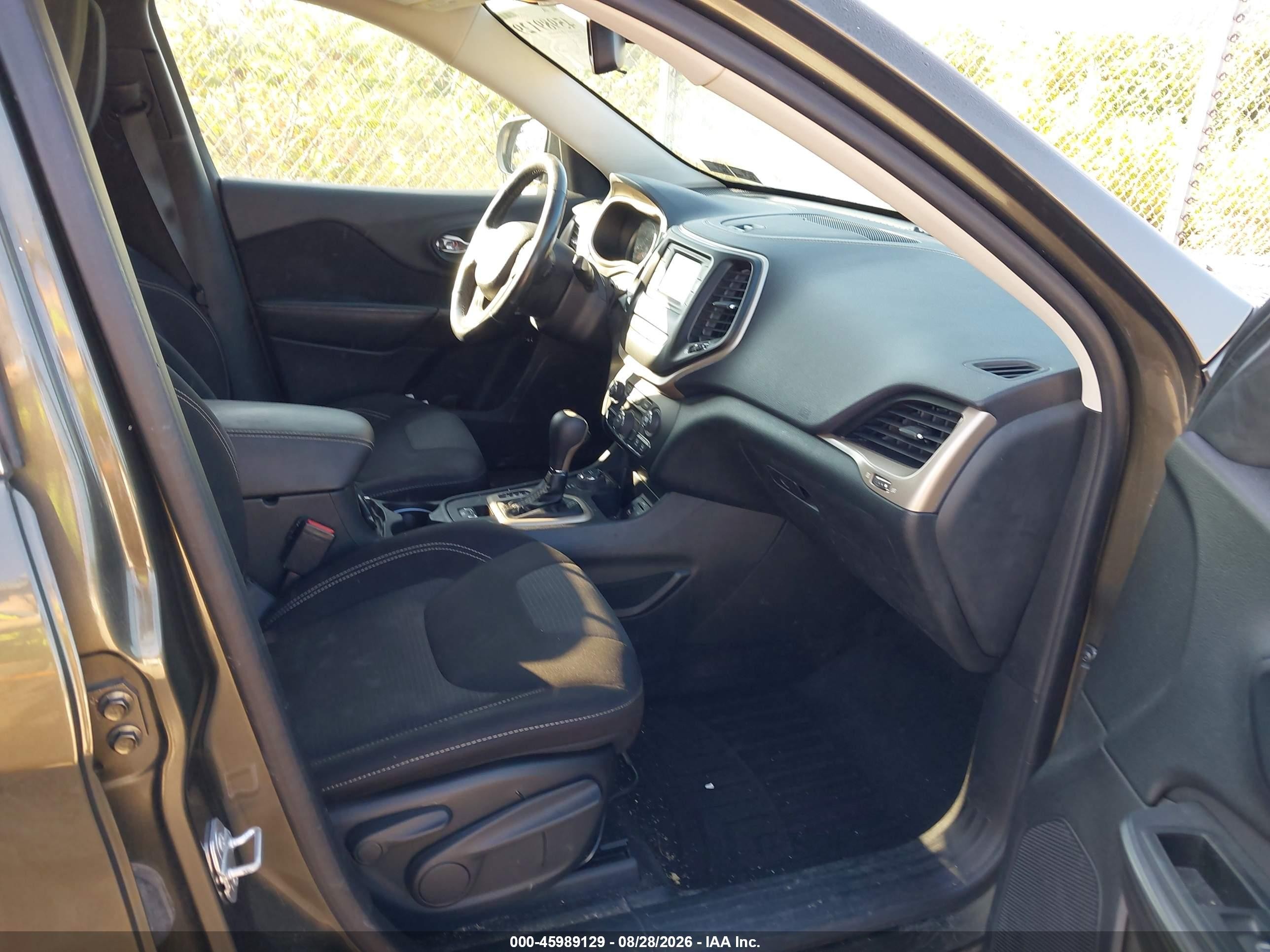 2015 Jeep Cherokee Latitude Green vin: 1C4PJMCS8FW692711