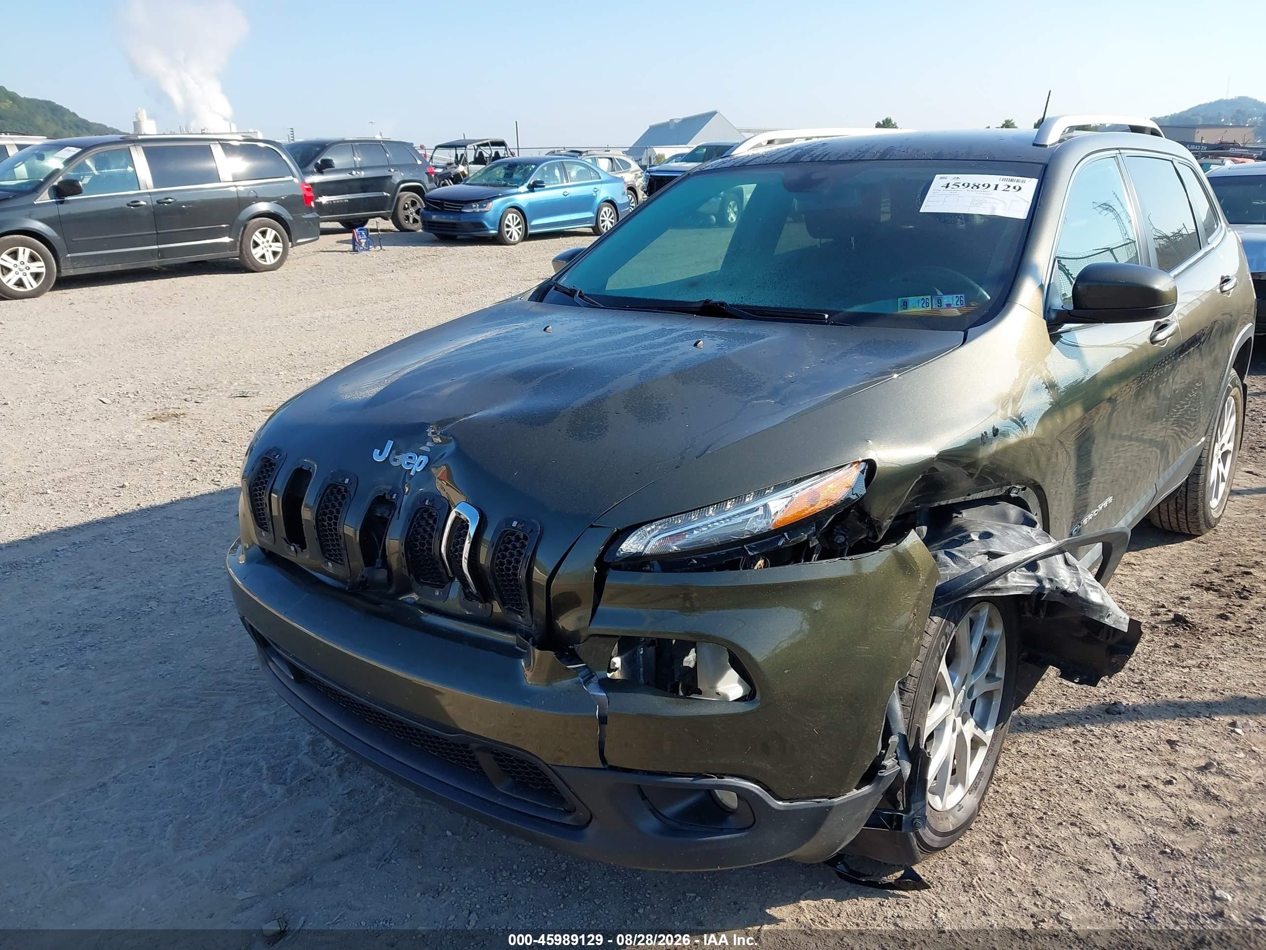 2015 Jeep Cherokee Latitude Green vin: 1C4PJMCS8FW692711