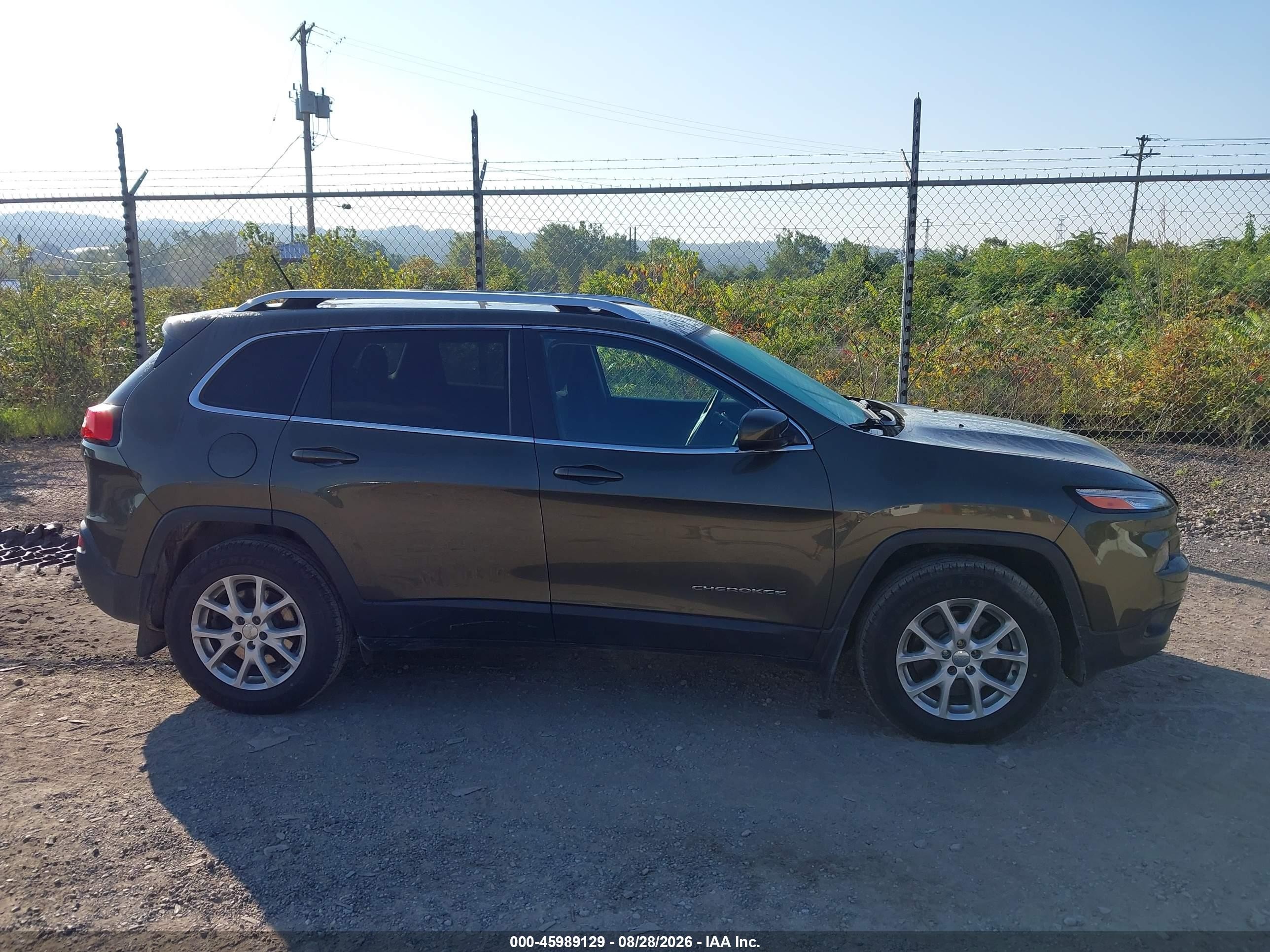 2015 Jeep Cherokee Latitude Green vin: 1C4PJMCS8FW692711