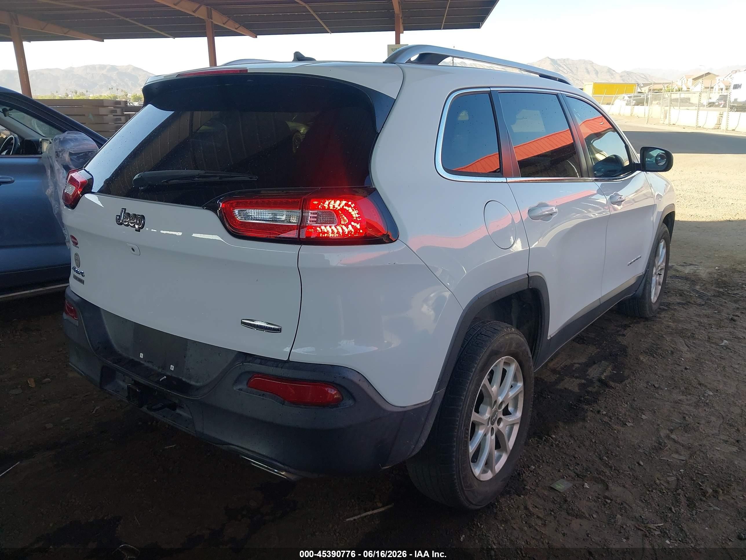 2015 Jeep Cherokee Latitude White vin: 1C4PJMCS8FW728543