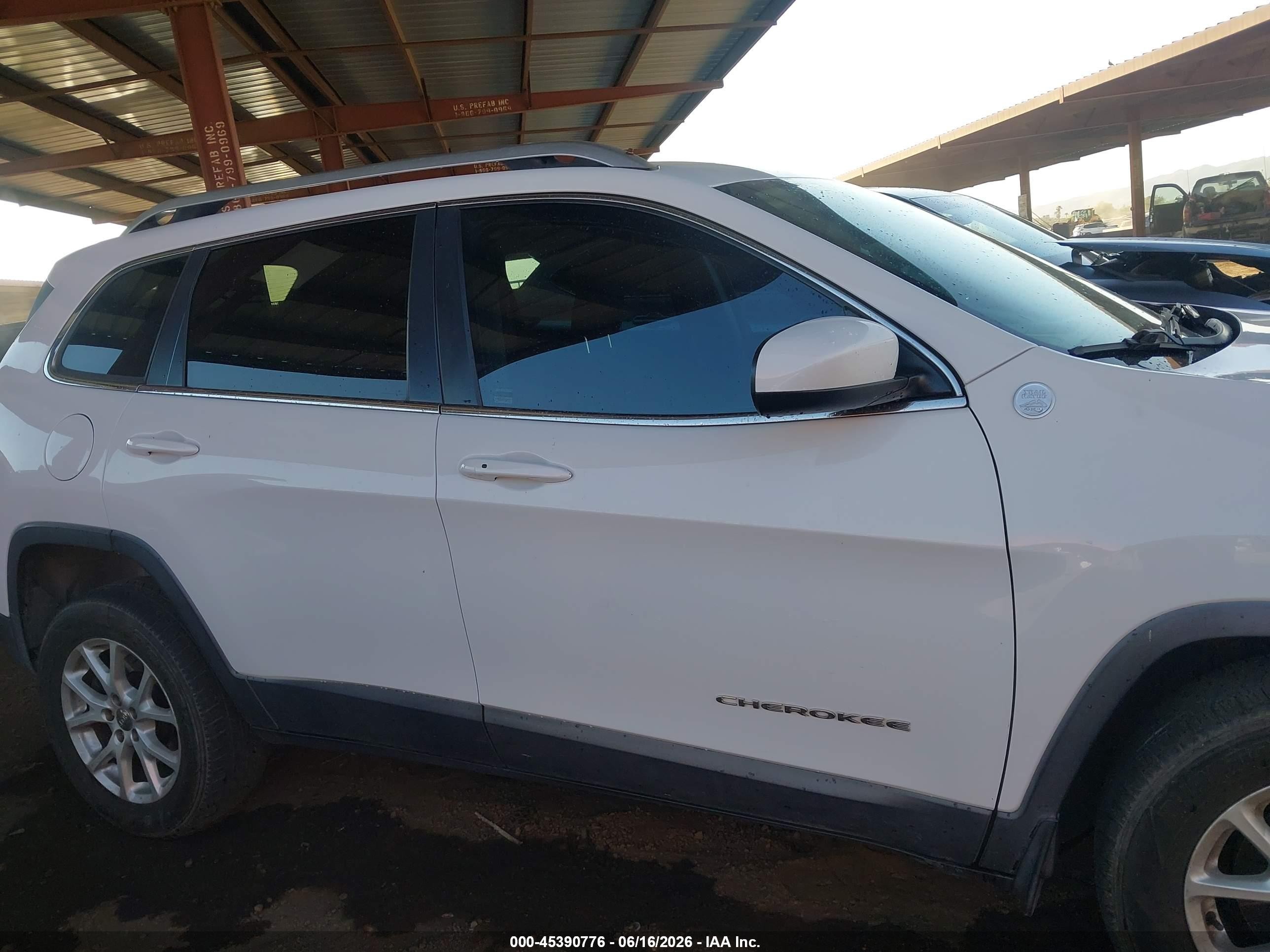 2015 Jeep Cherokee Latitude White vin: 1C4PJMCS8FW728543